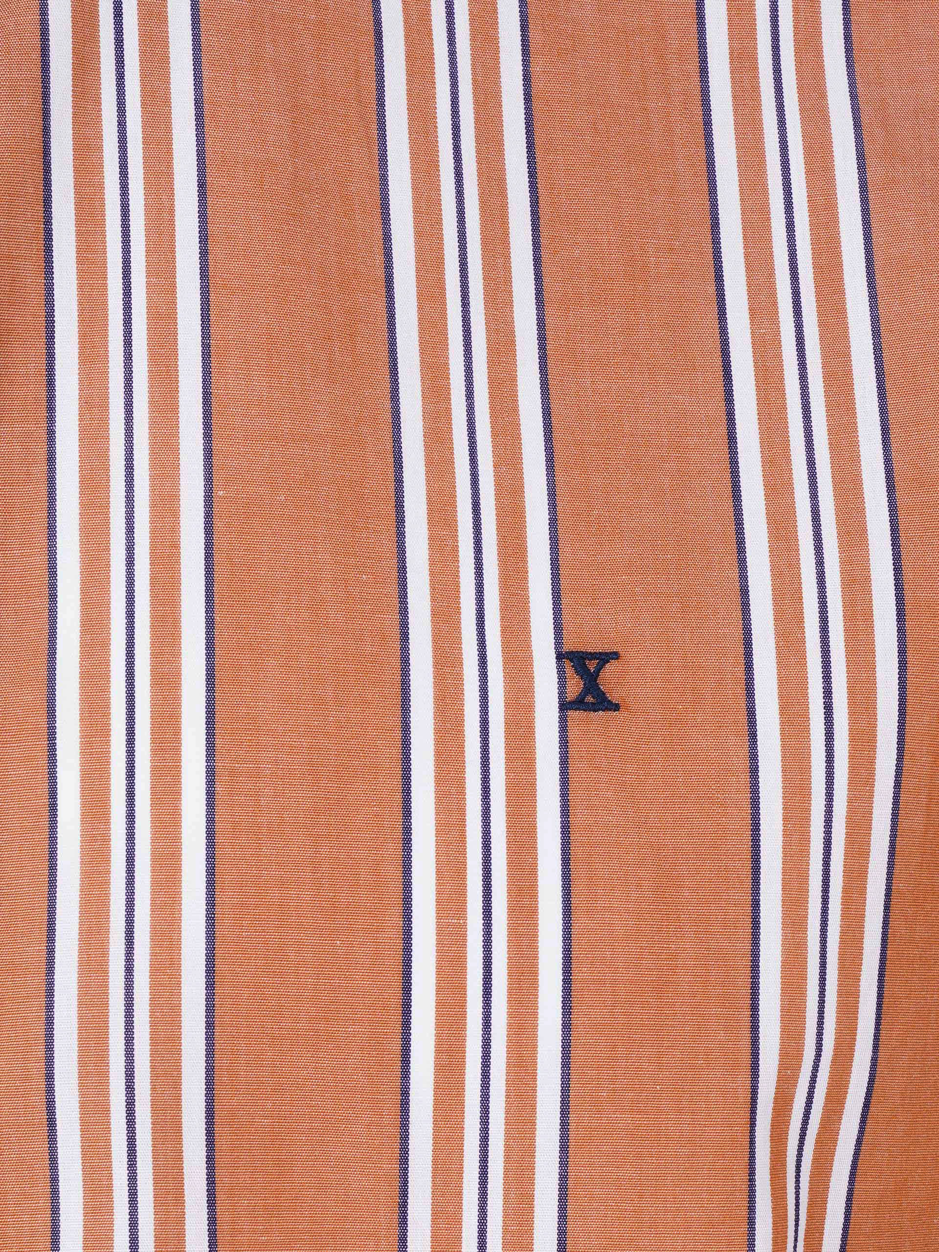 Camisa slim fit con rayas