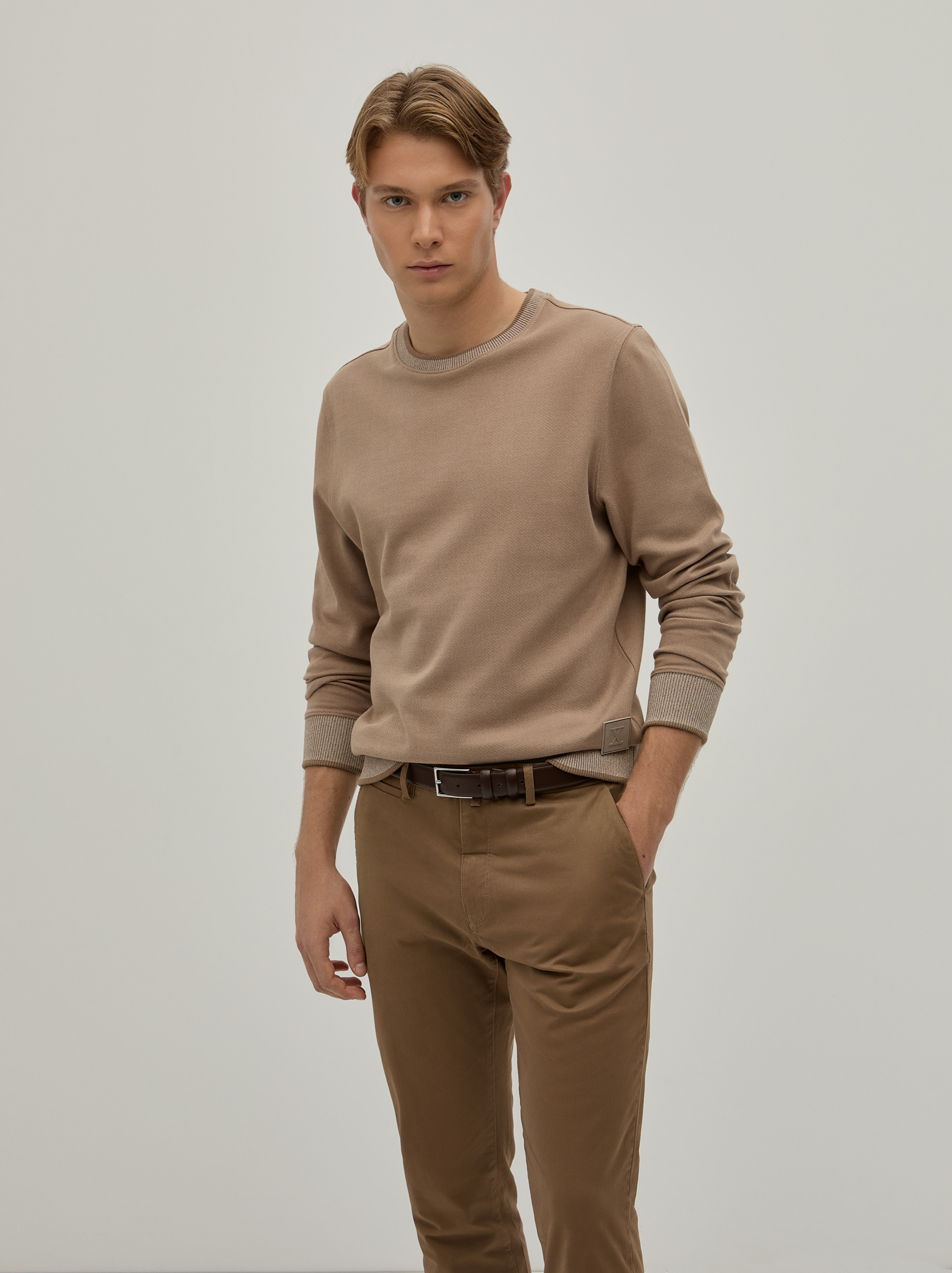 Pantalones chinos de sarga