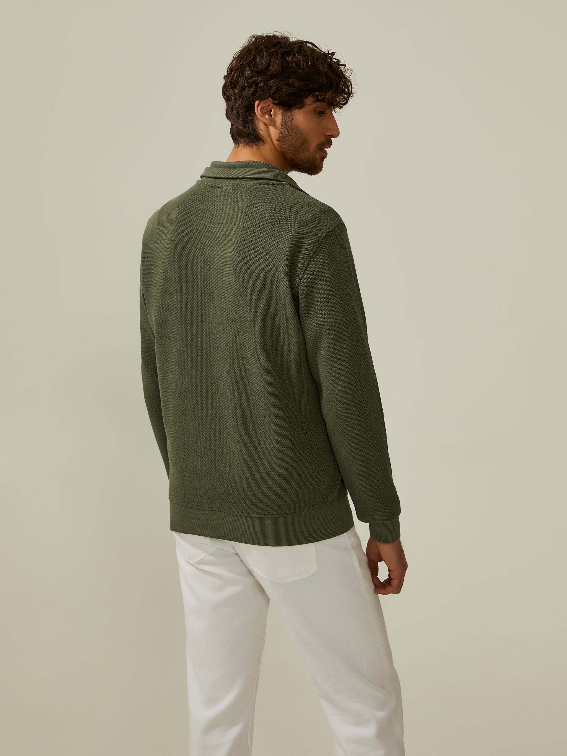 Sweater with springs