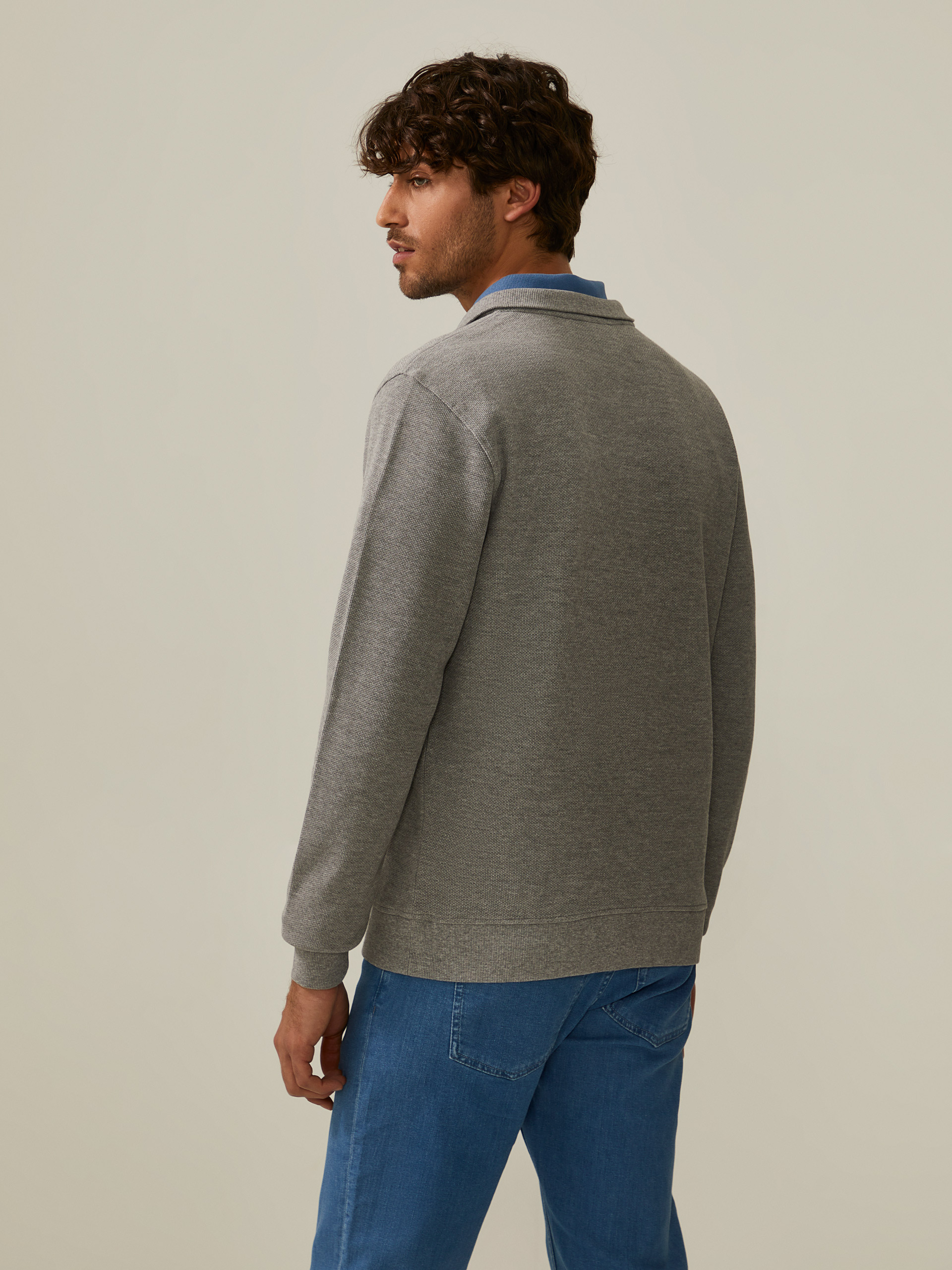 Sweater with springs