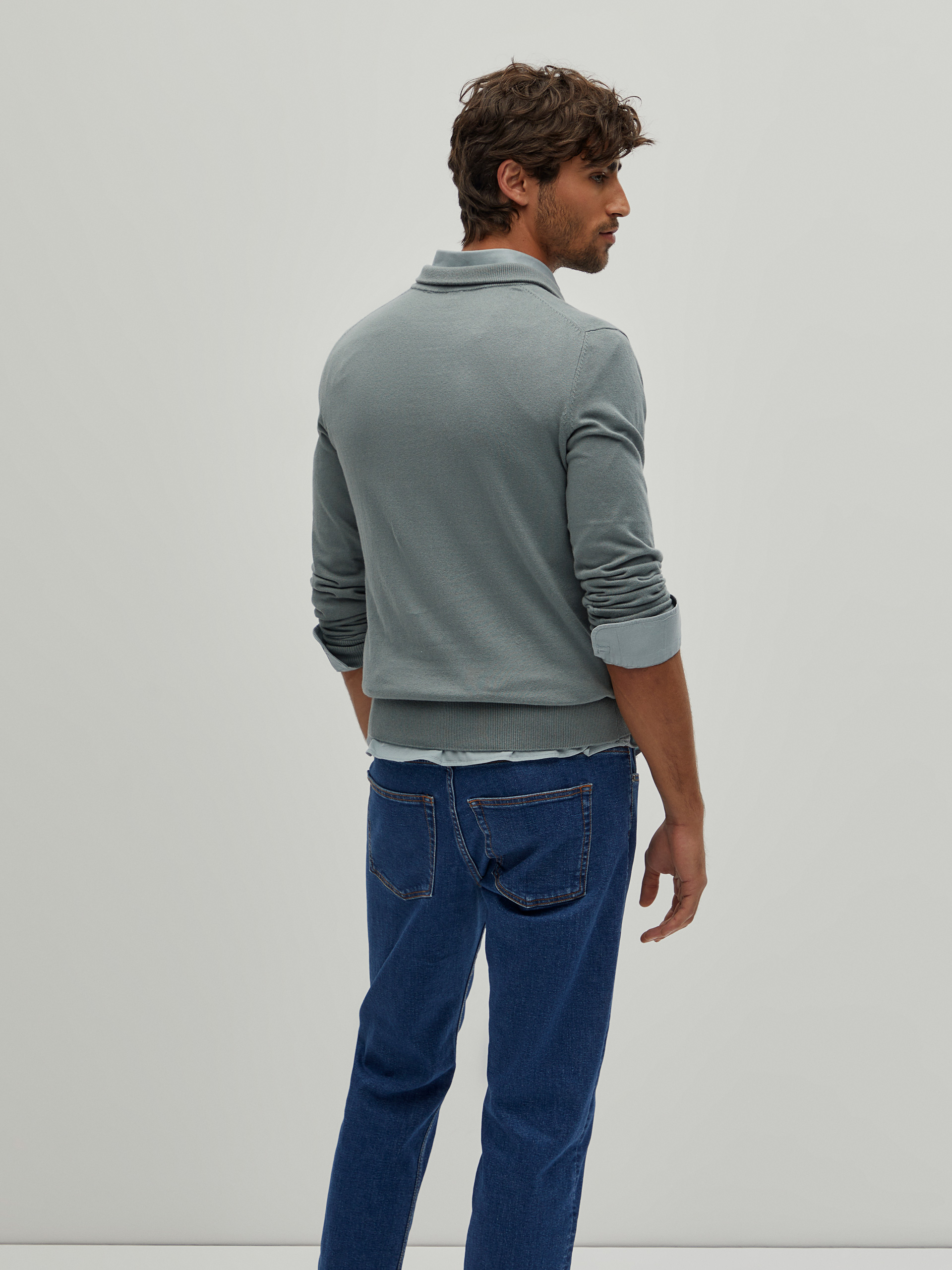 Sweater with zip