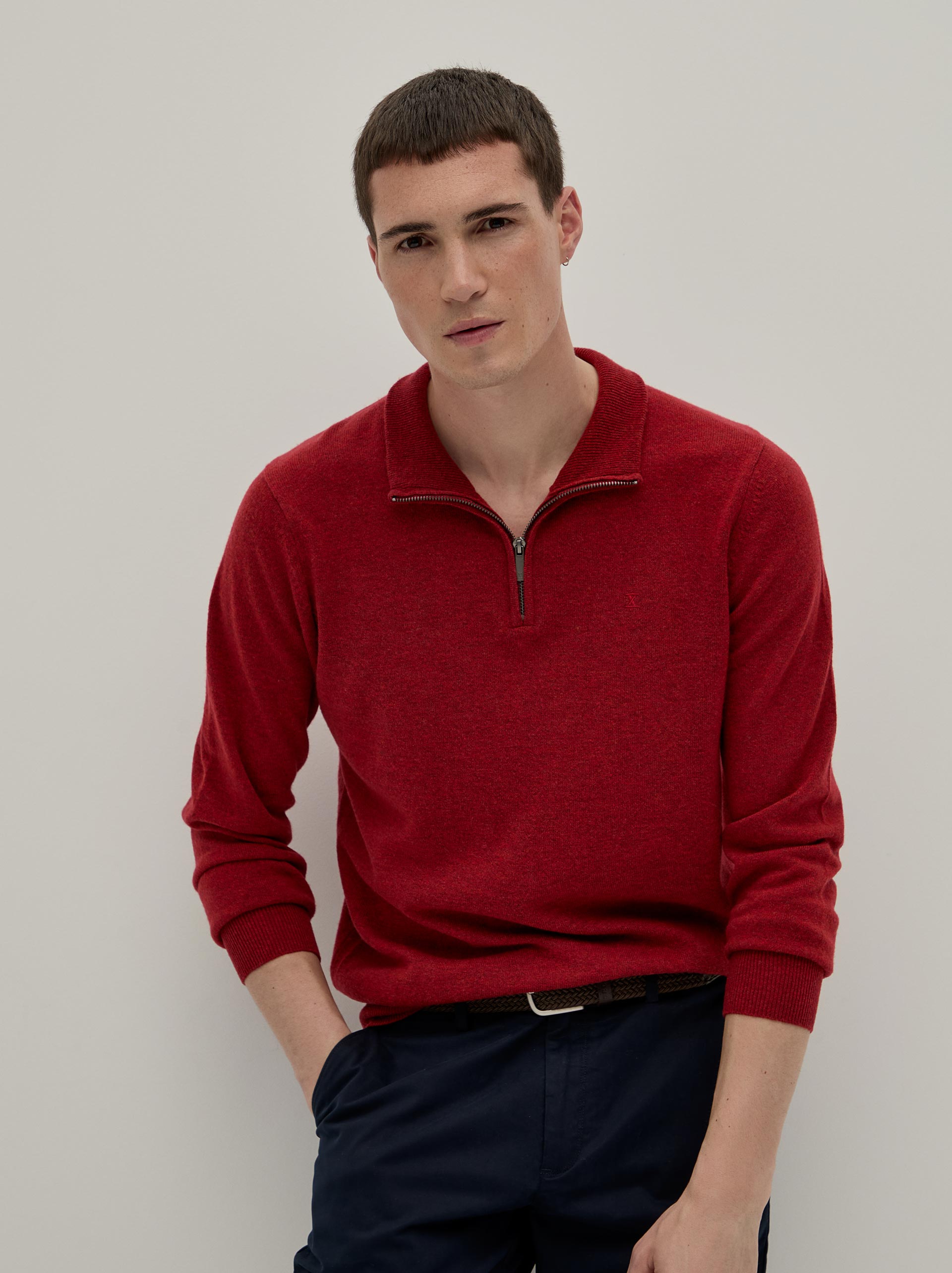 Sweater with zip