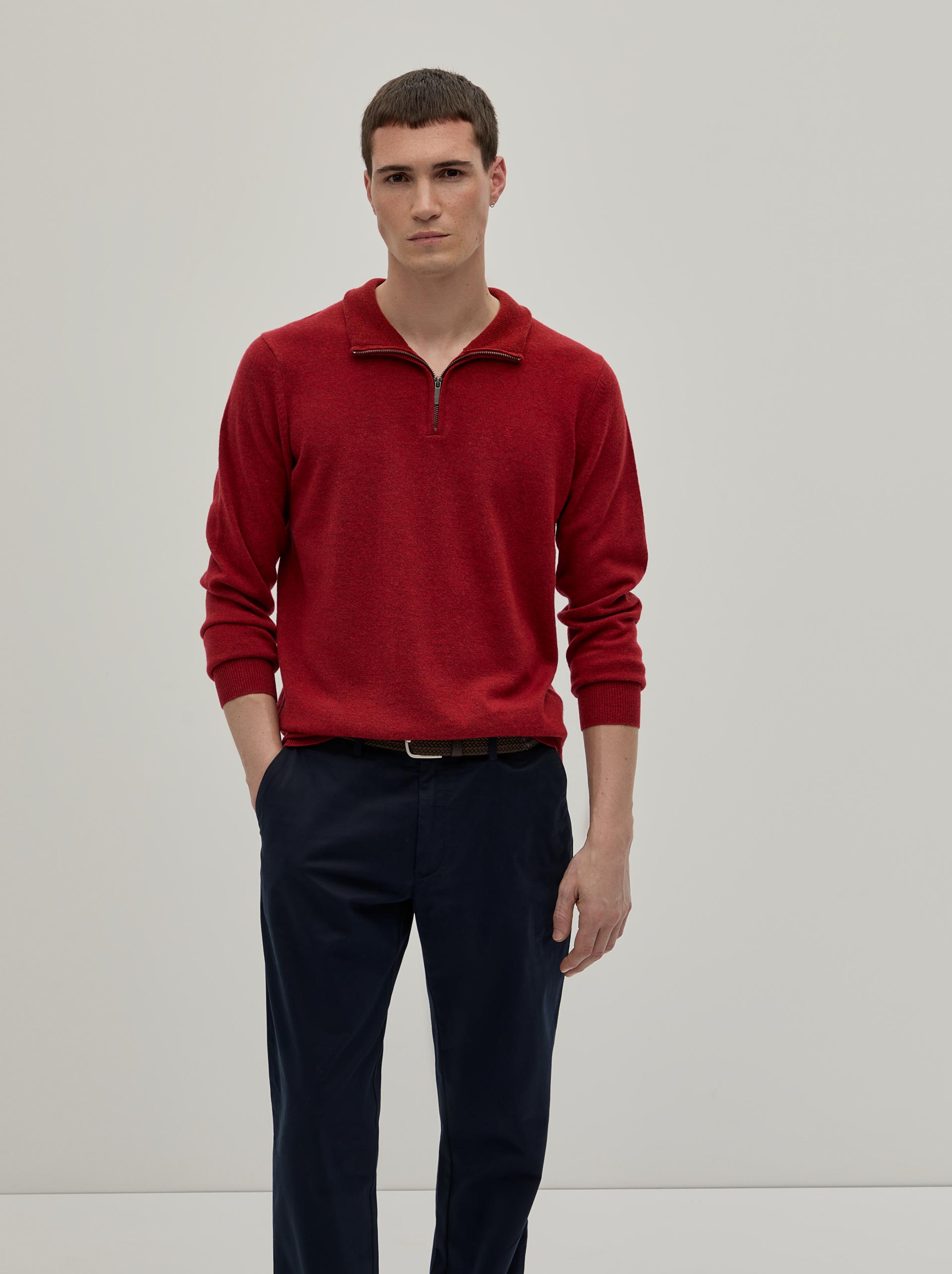 Sweater with zip