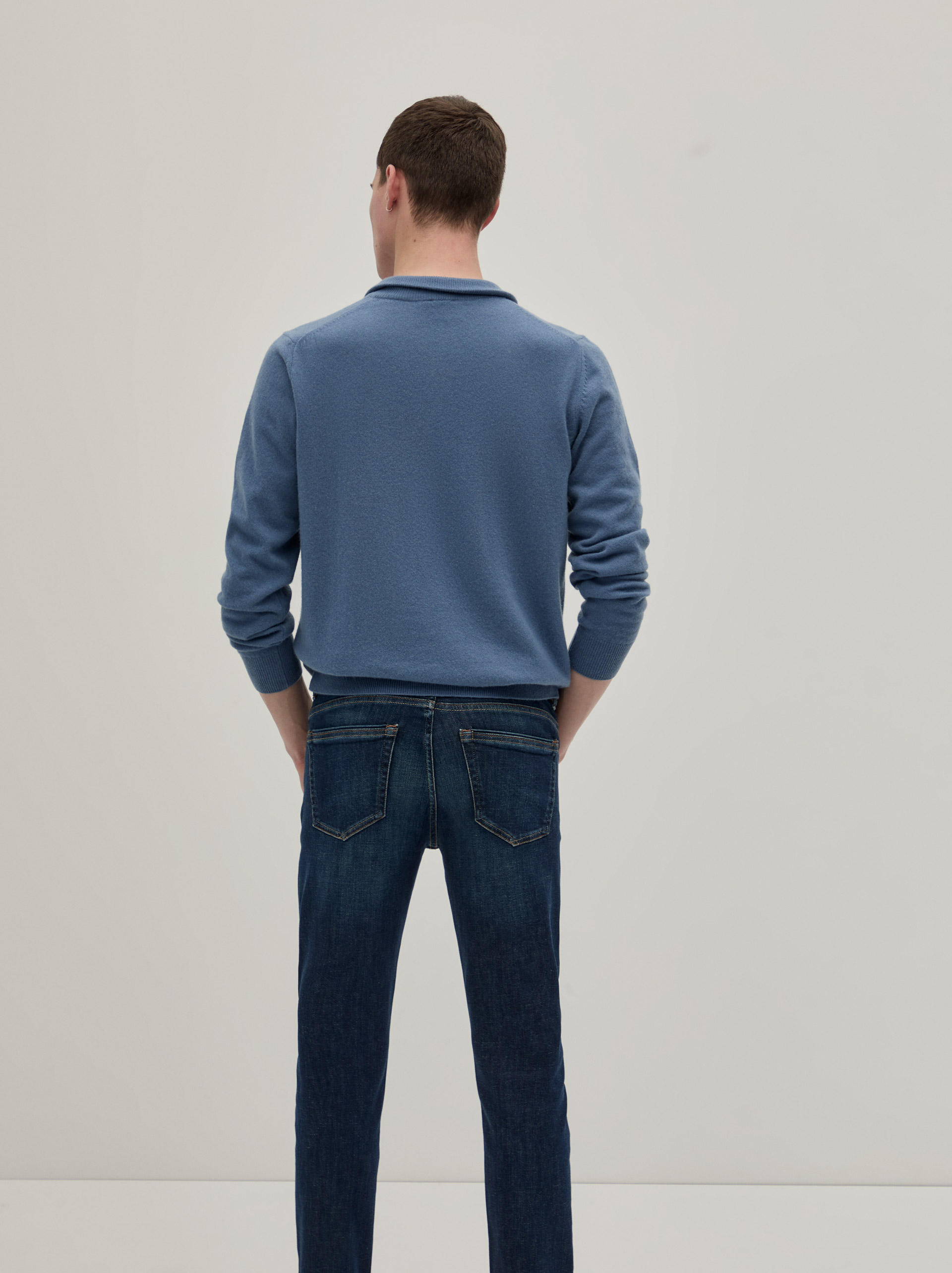 Sweater with zip