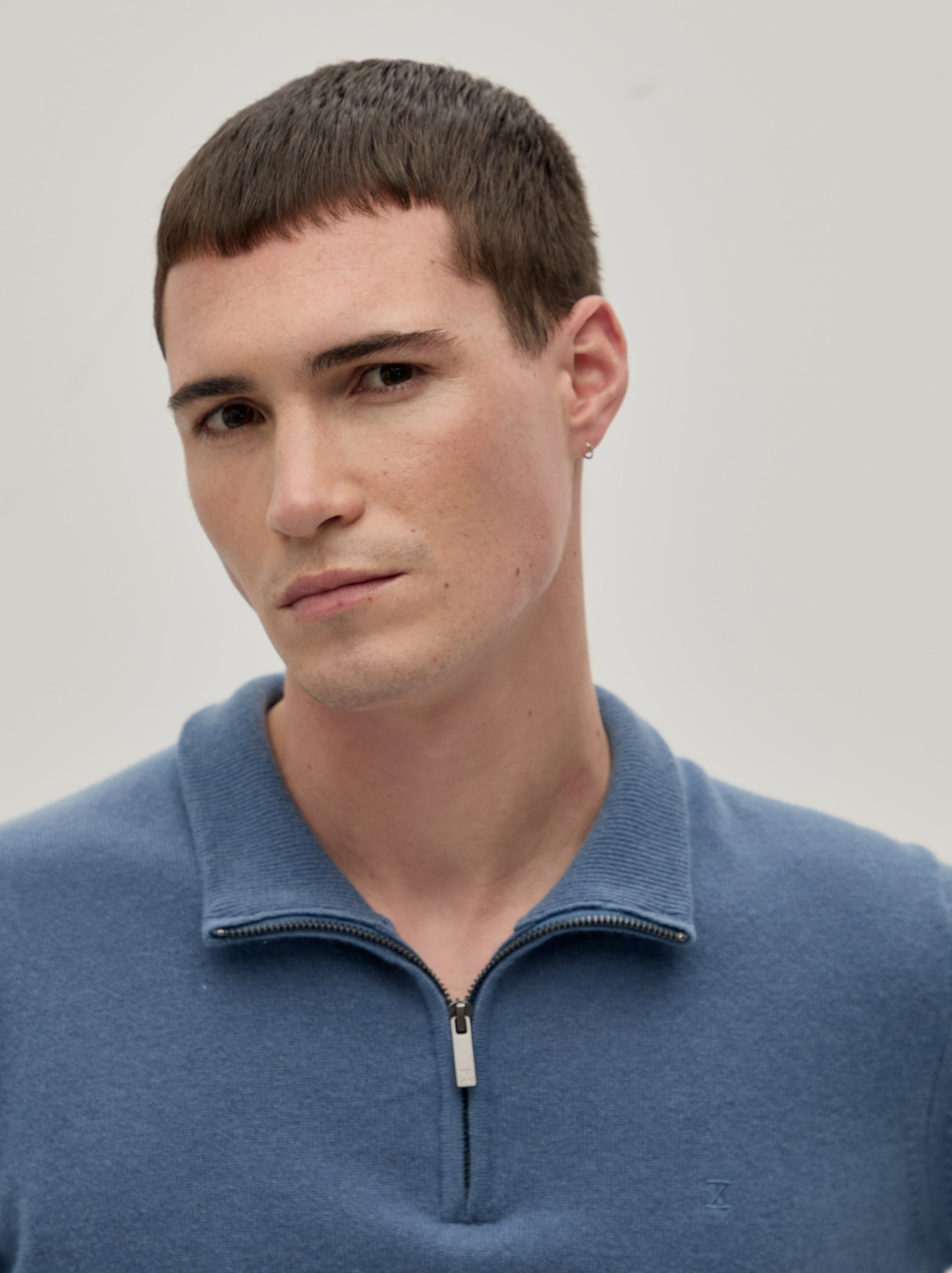 Sweater with zip