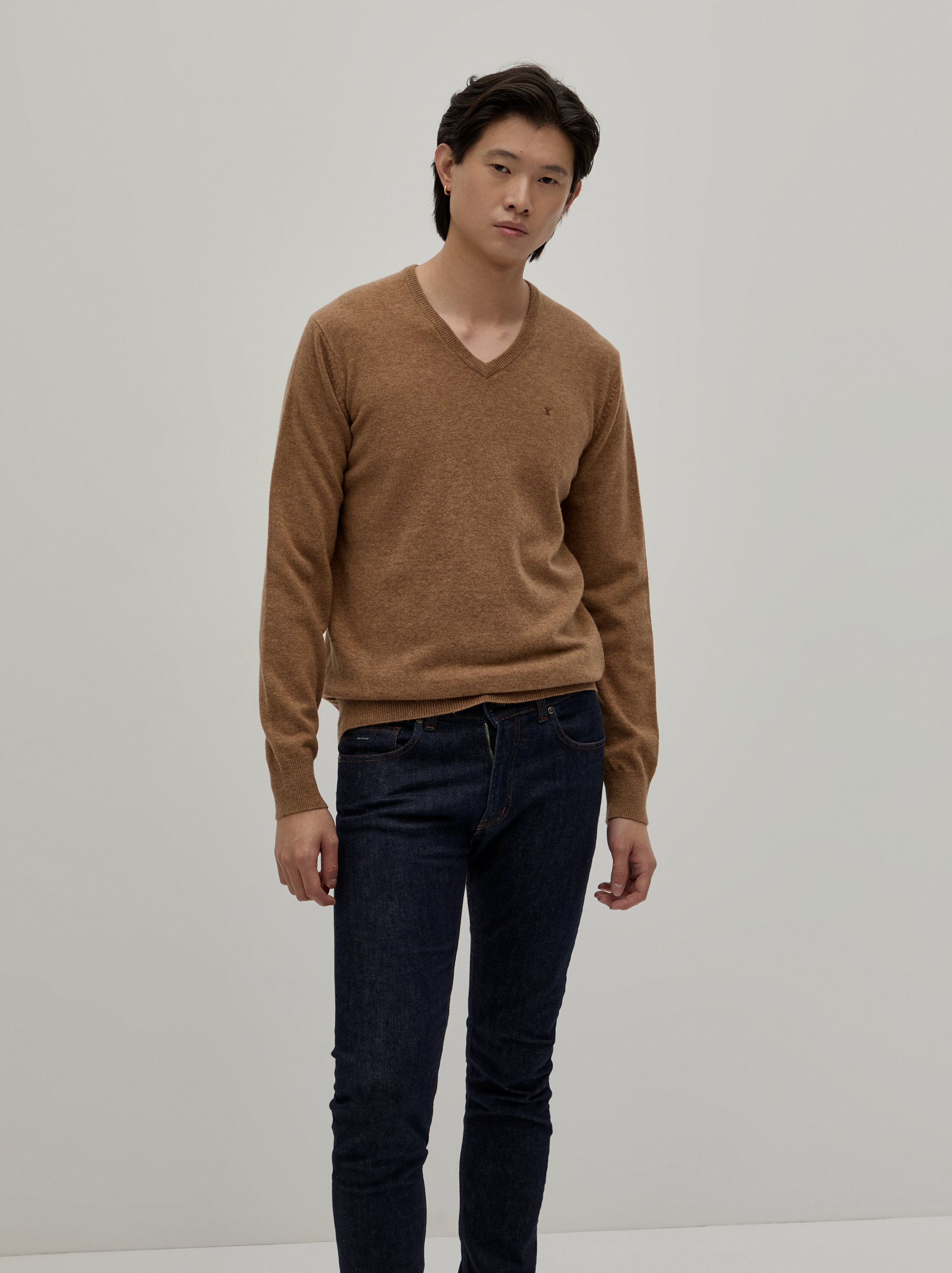 V-neck pullover