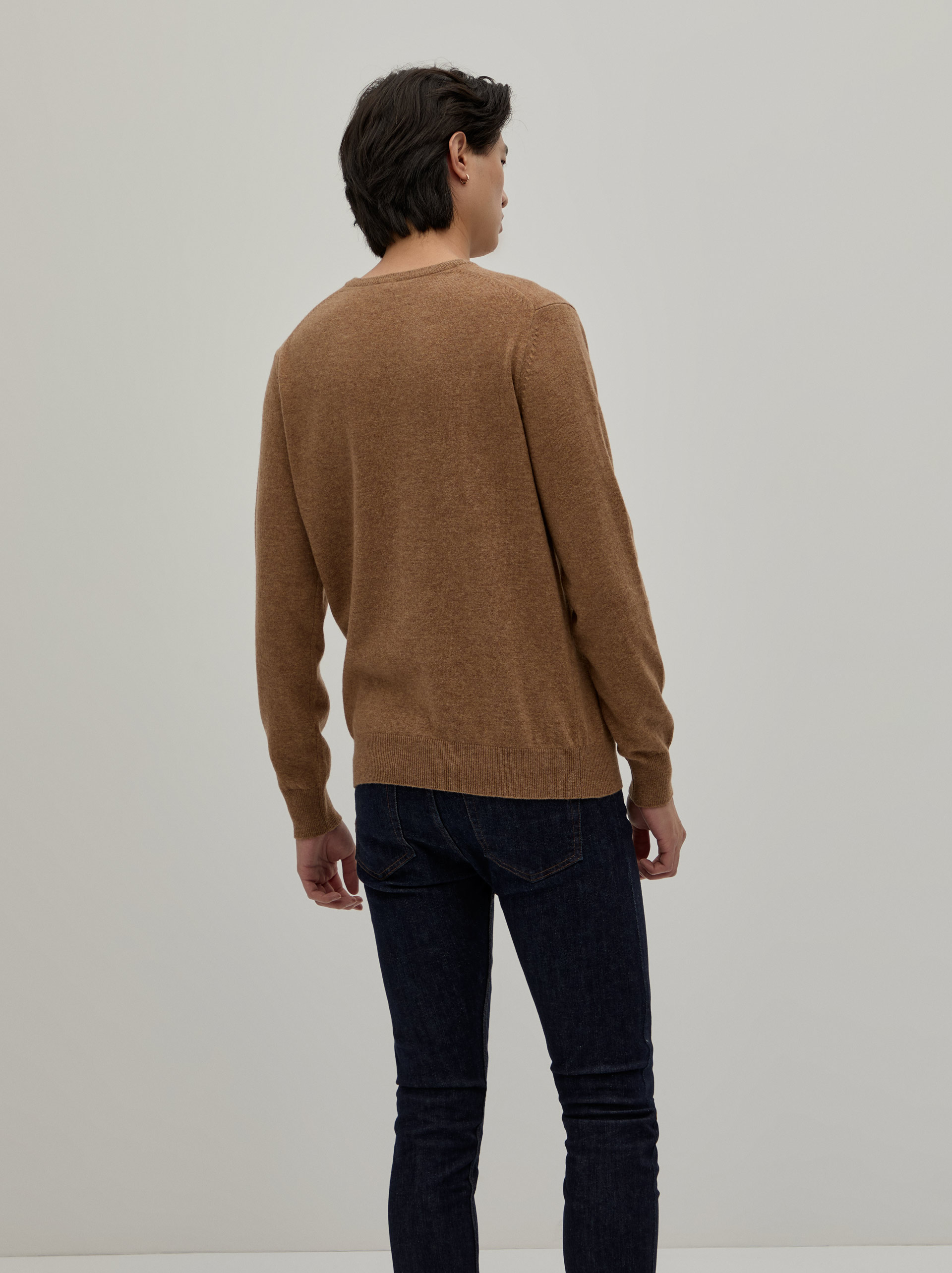 V-neck pullover