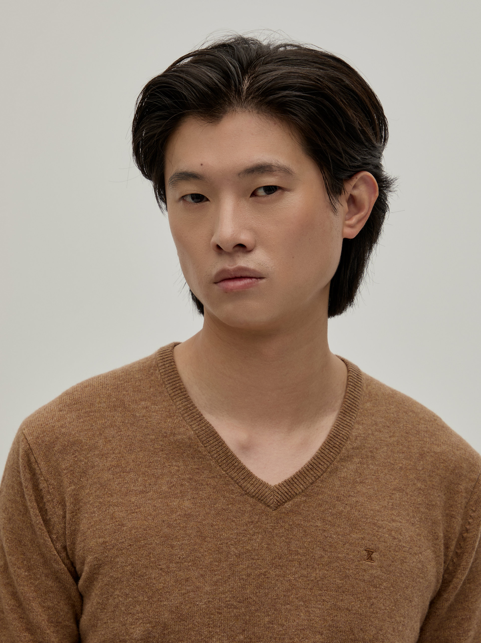 V-neck pullover