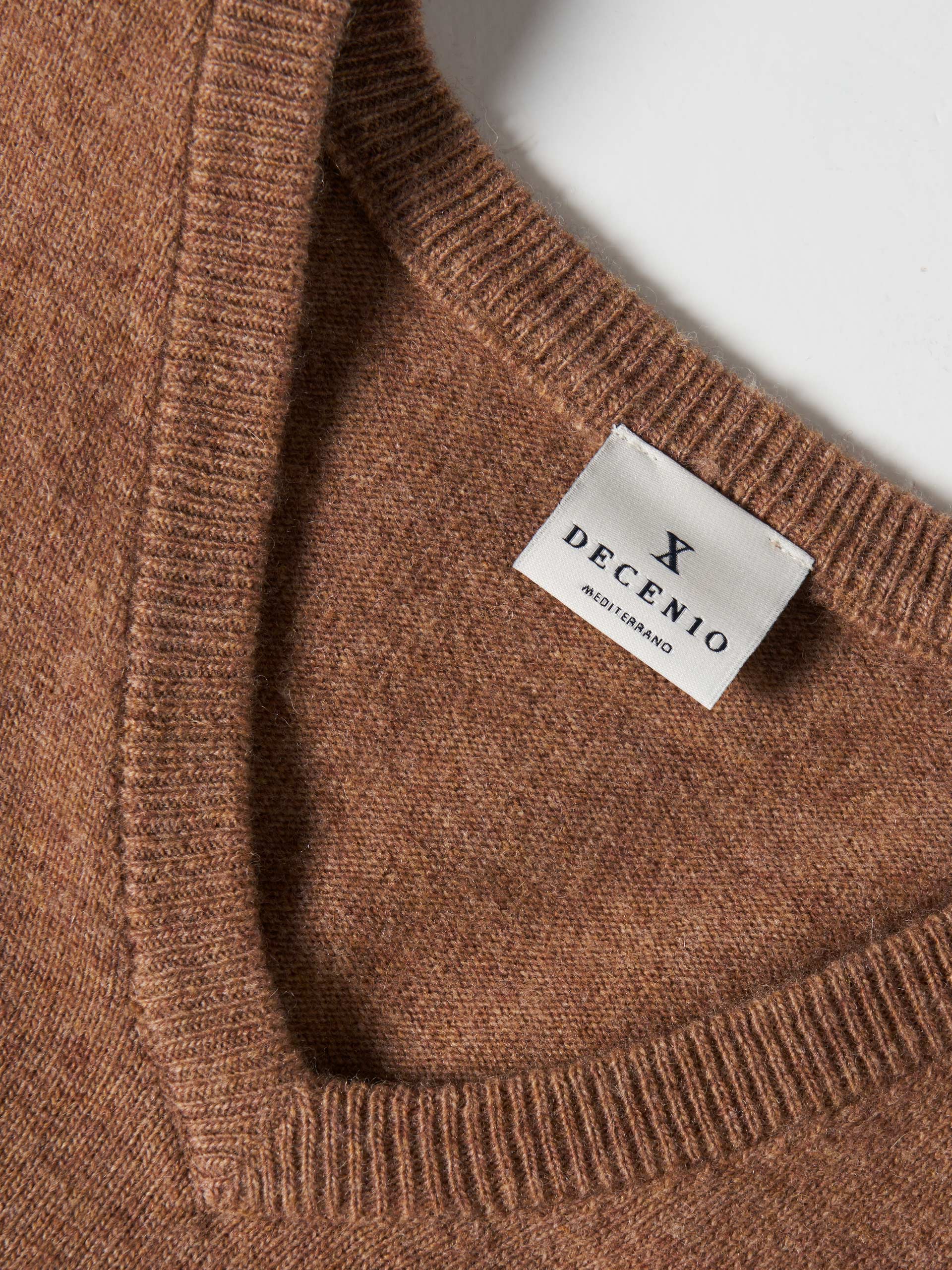 V-neck pullover
