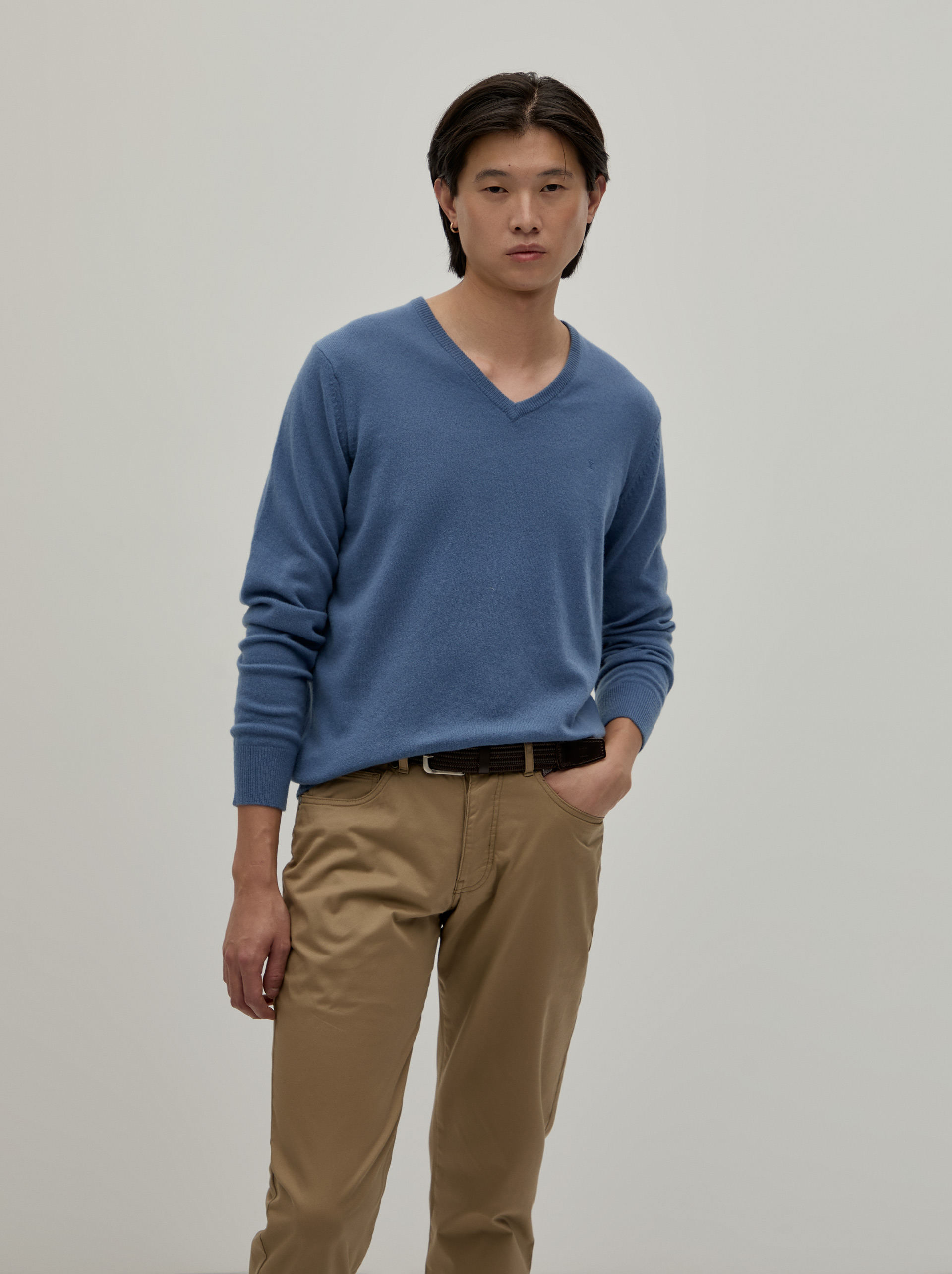V-neck pullover