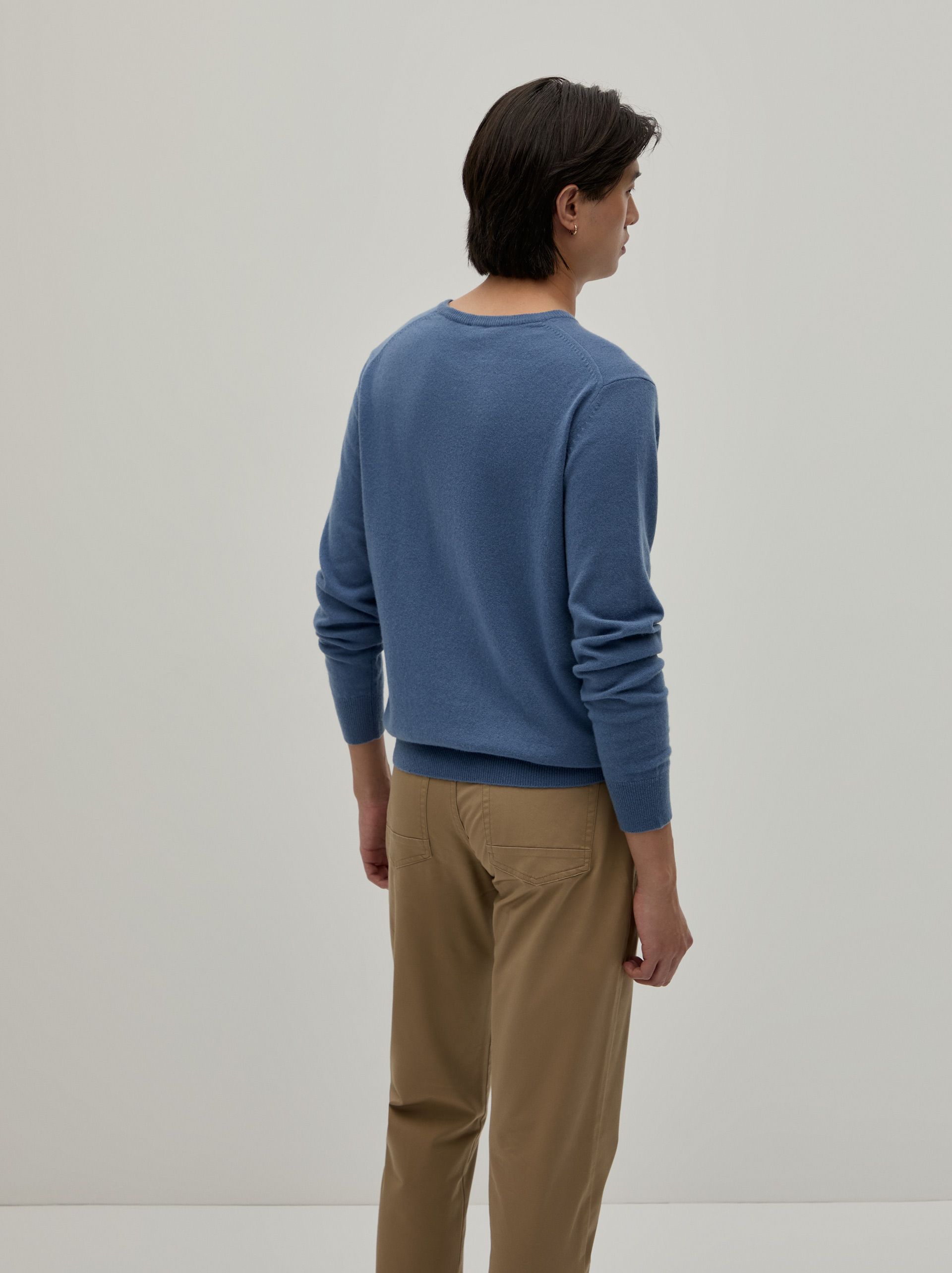 V-neck pullover