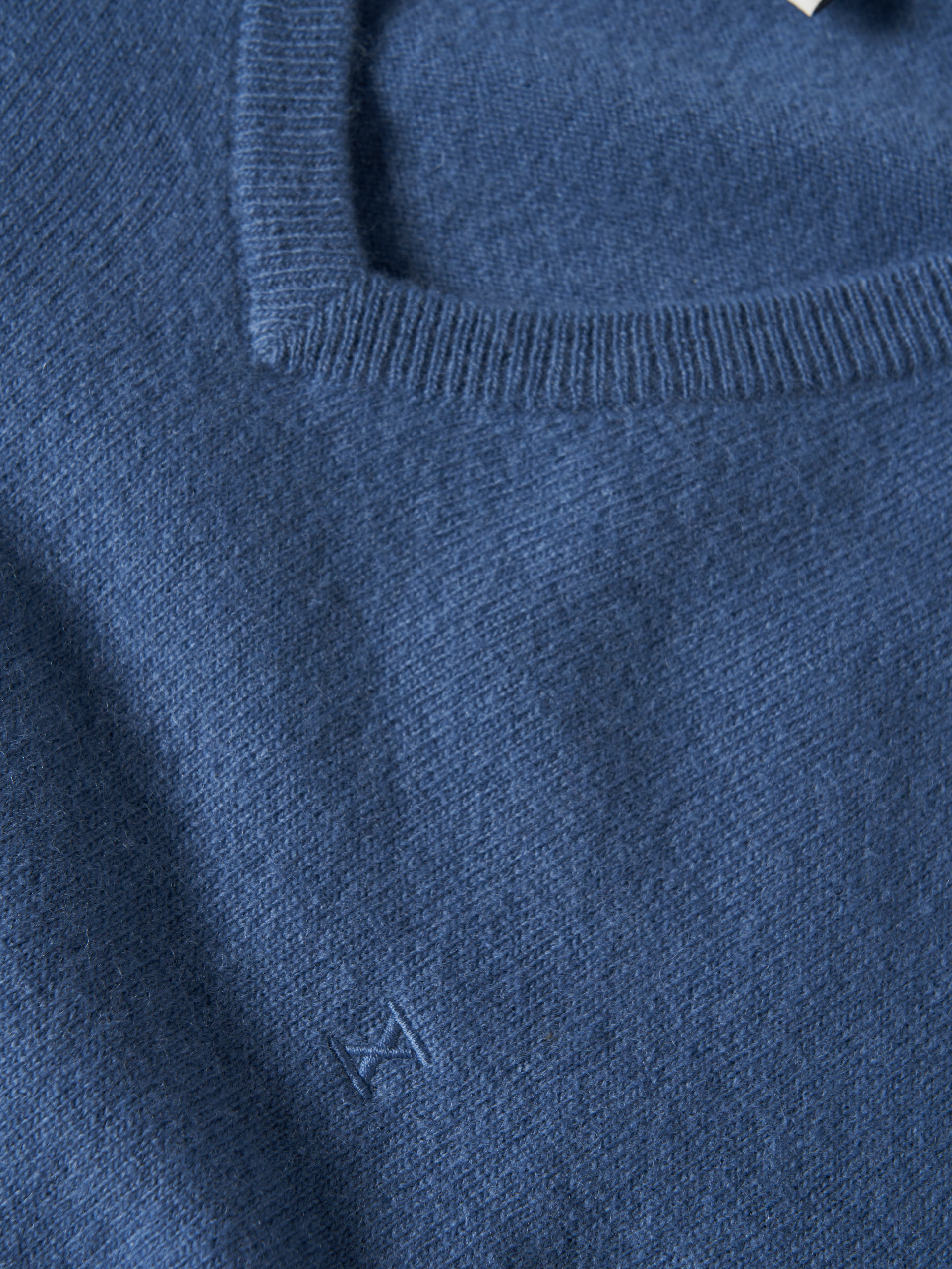 V-neck pullover