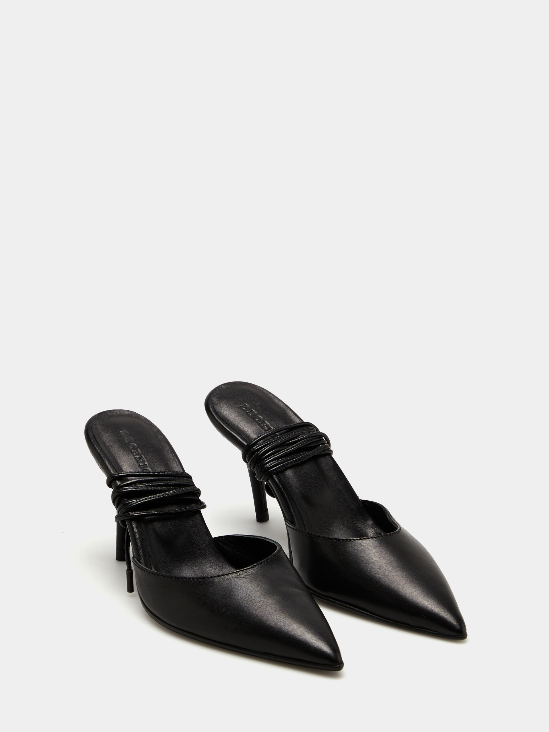 Sapatos de tacão
