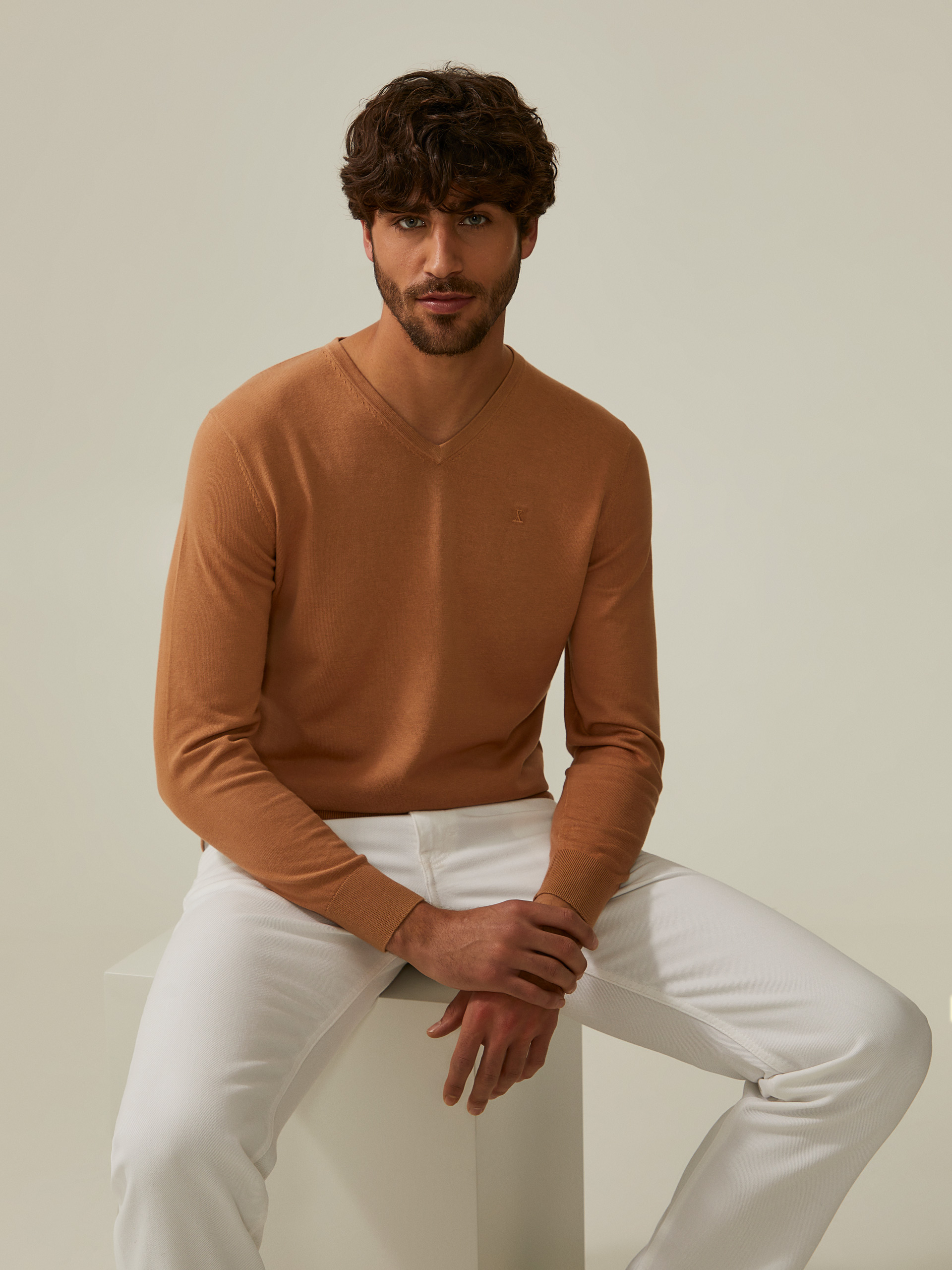 V-neck pullover