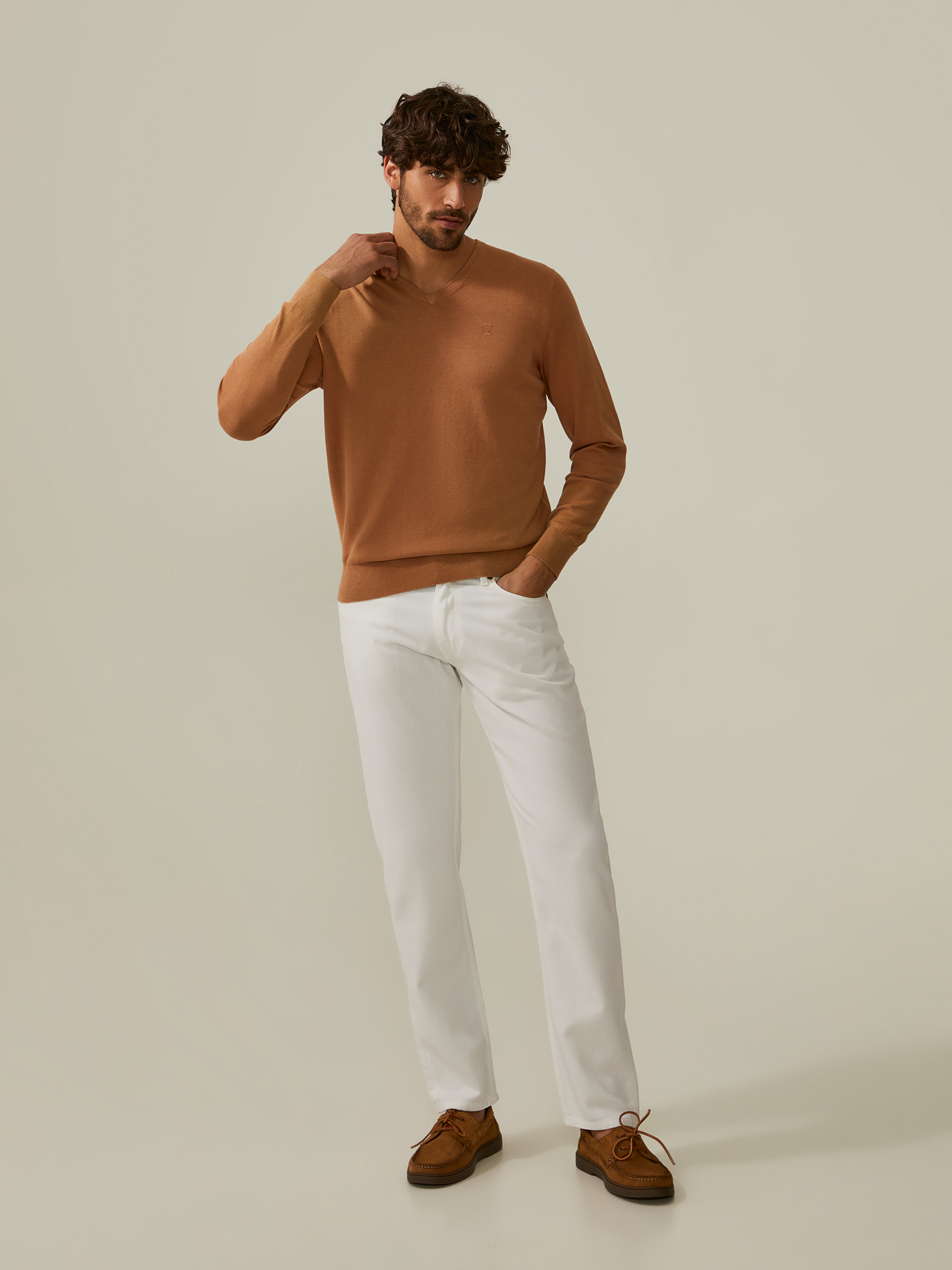 V-neck pullover
