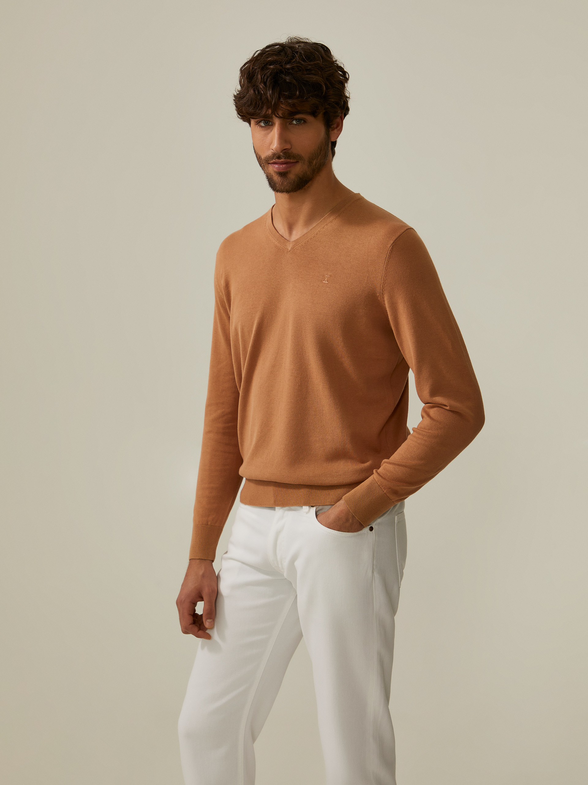 V-neck pullover