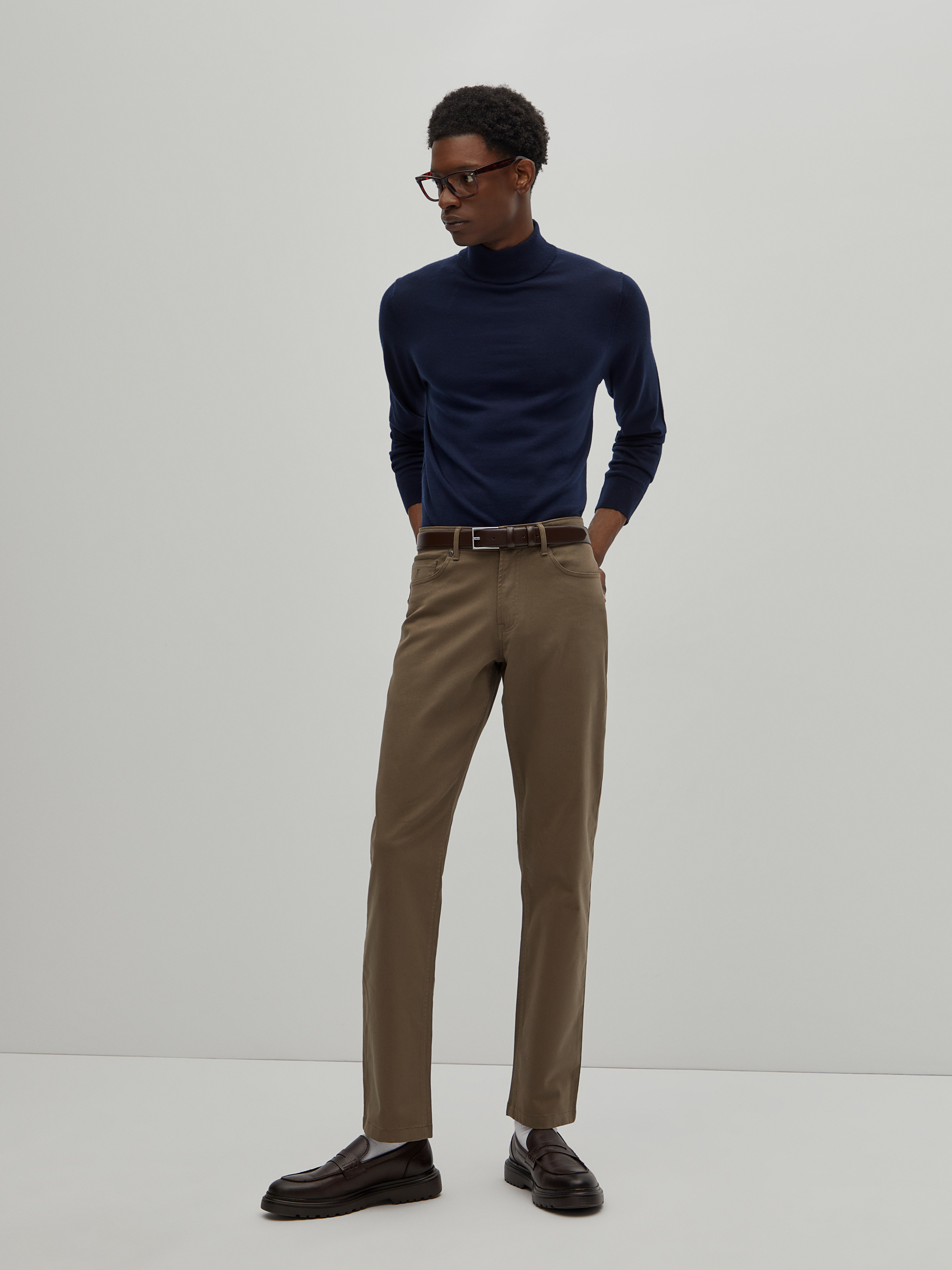 Pantalón regular fit de sarga