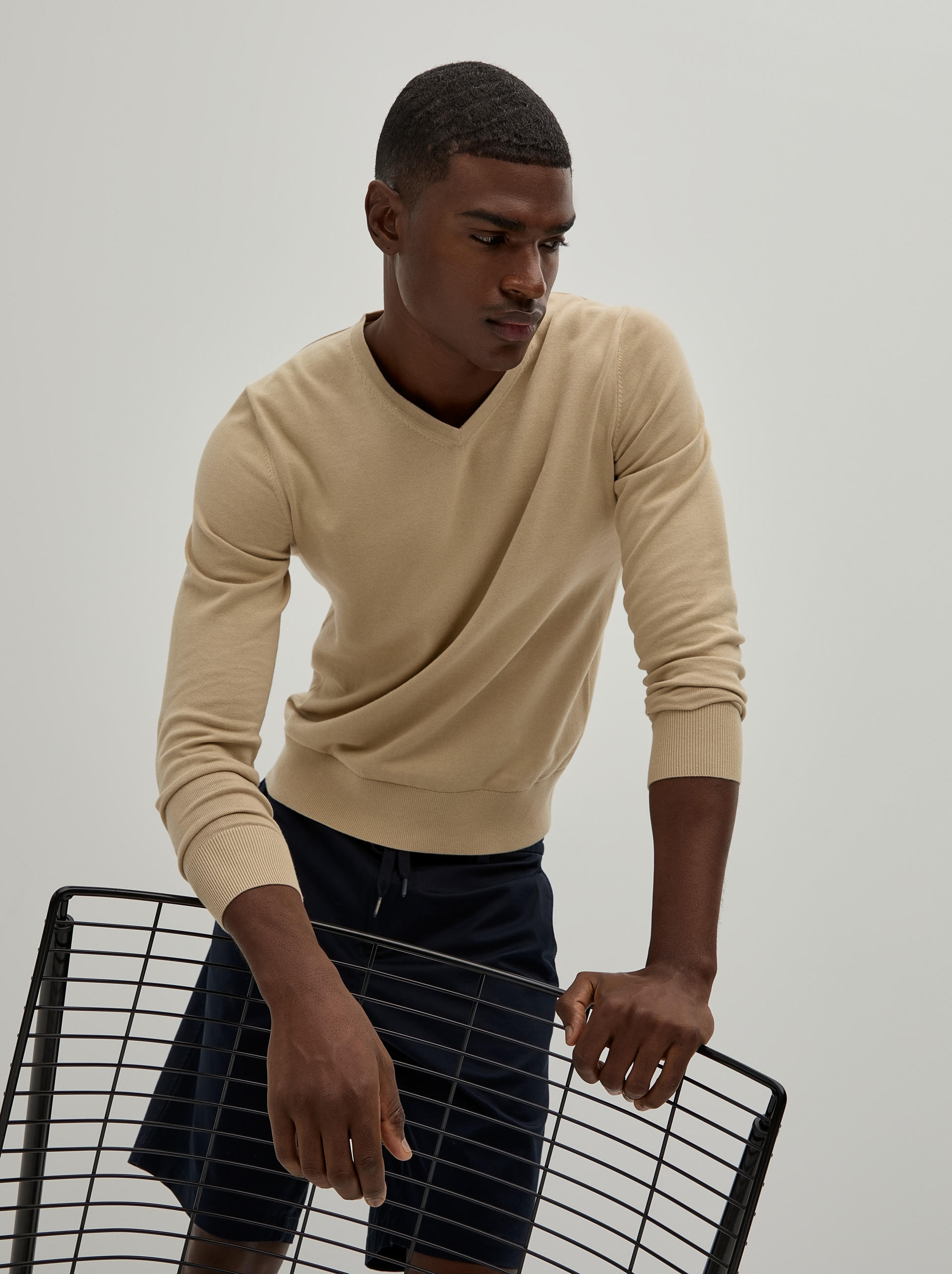 V-neck pullover