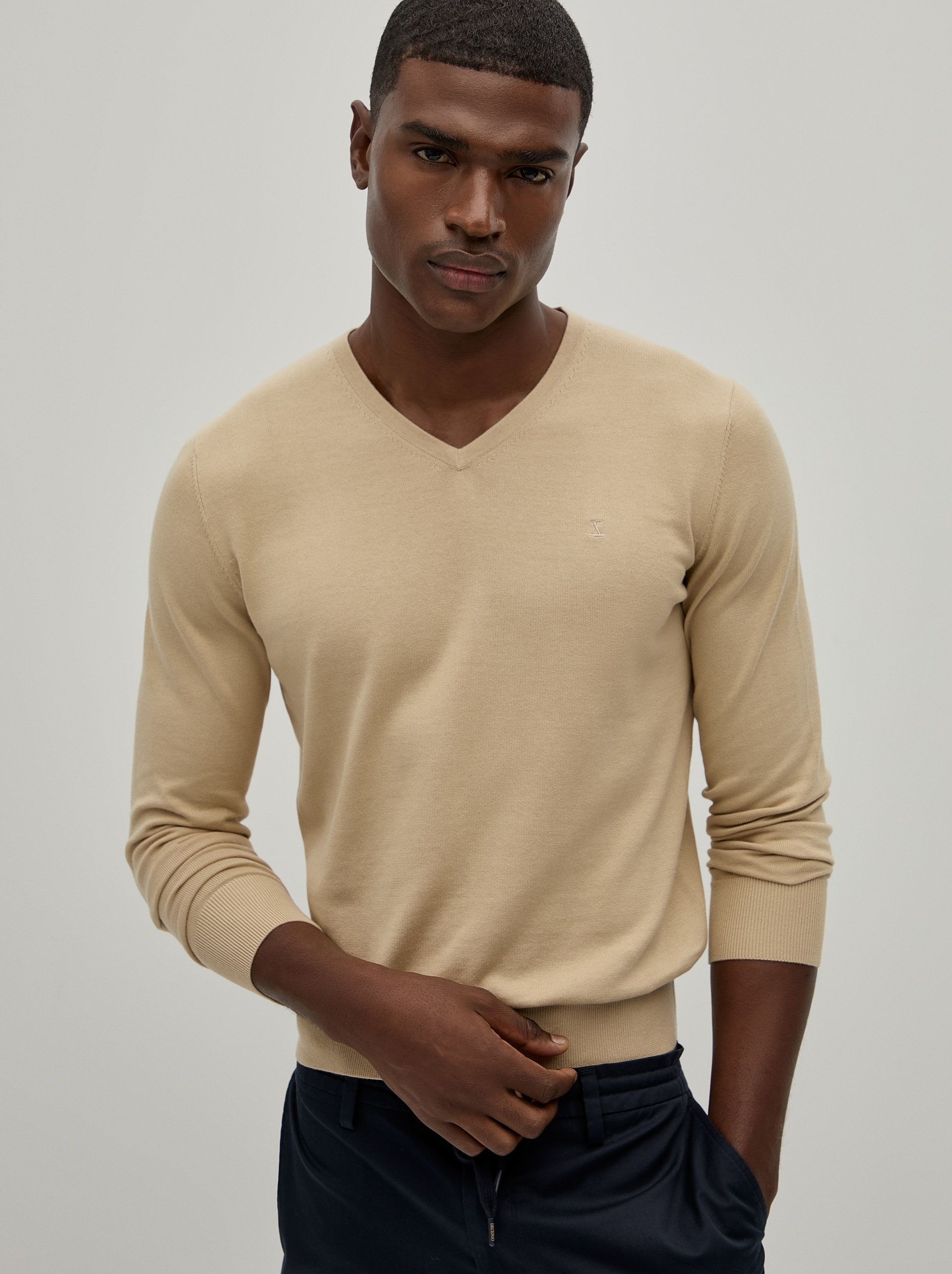 V-neck pullover