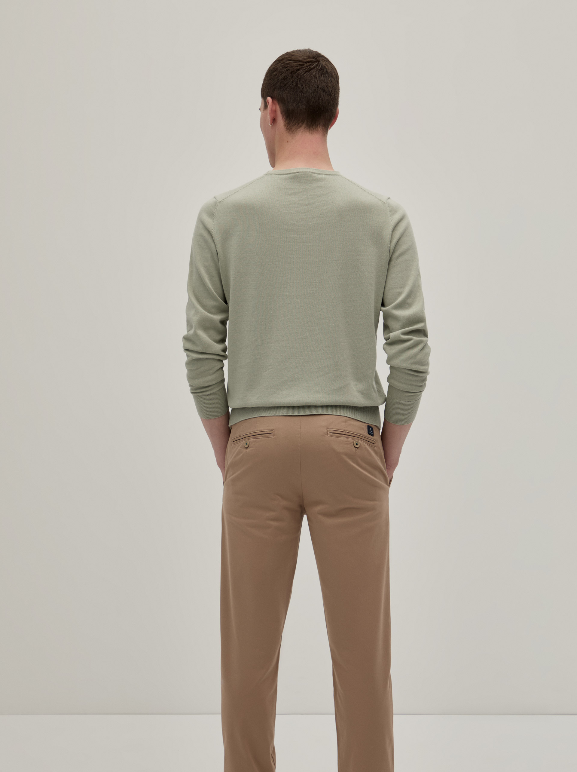 Round neck pullover