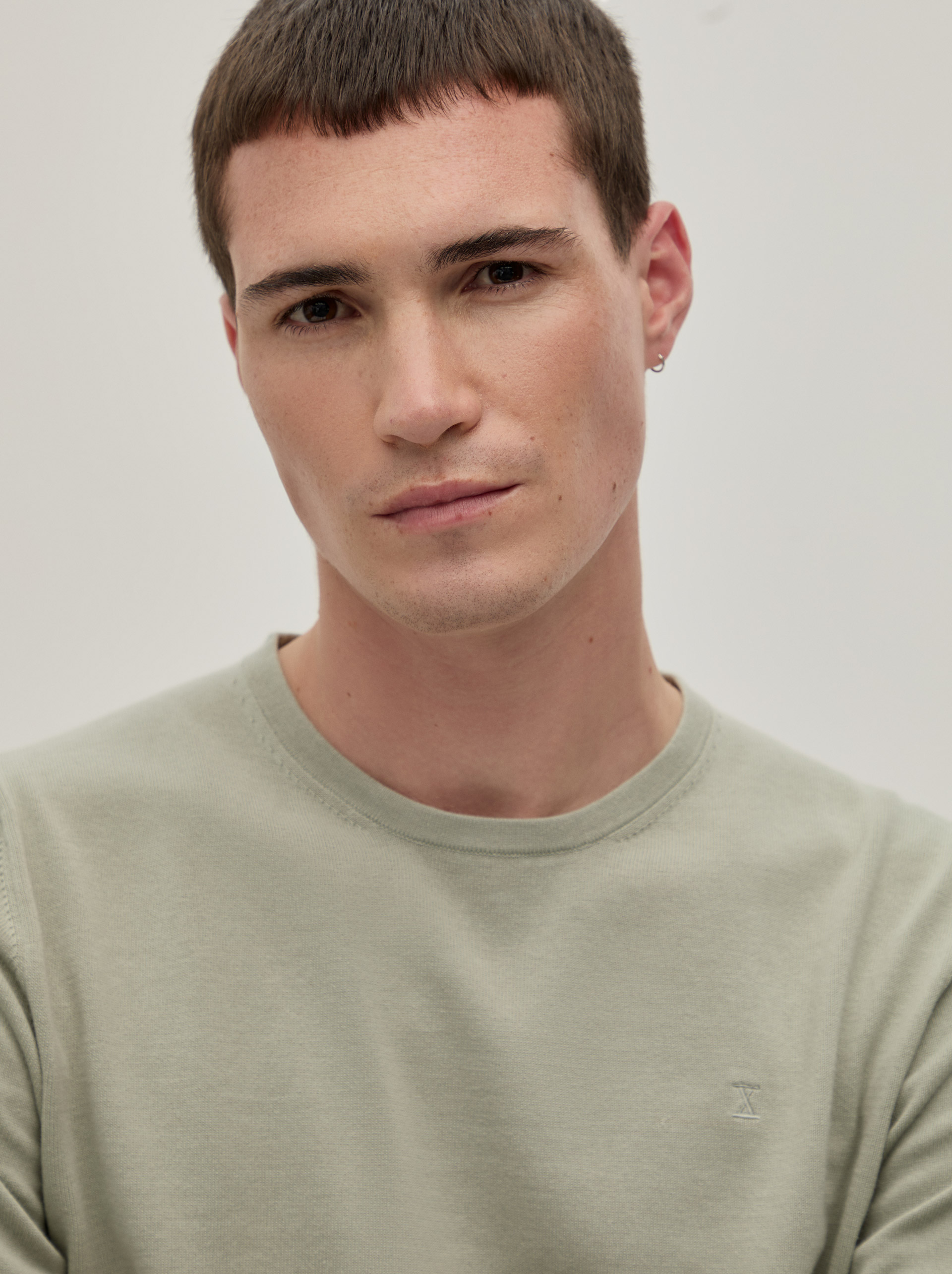 Round neck pullover