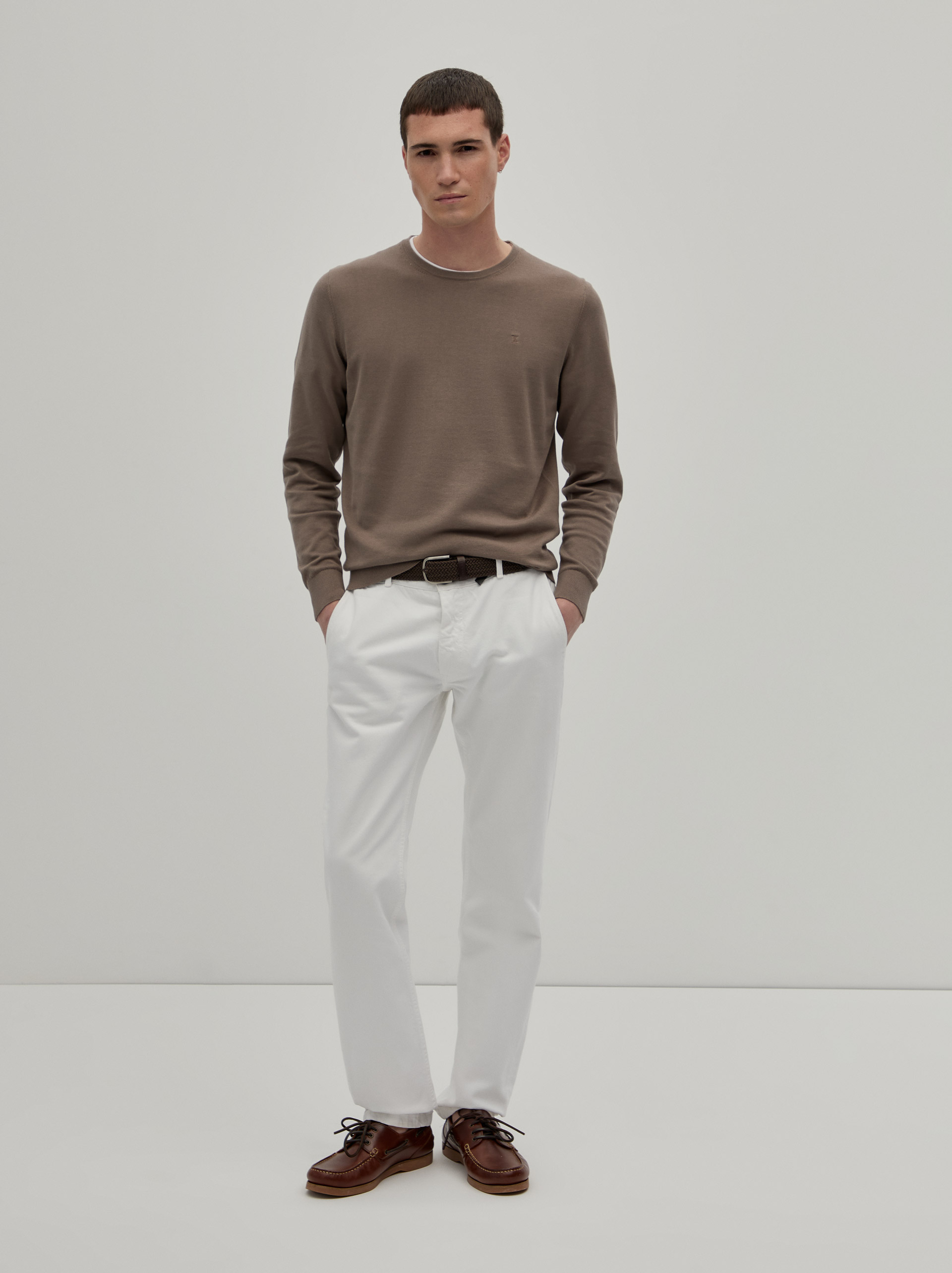 Round neck pullover