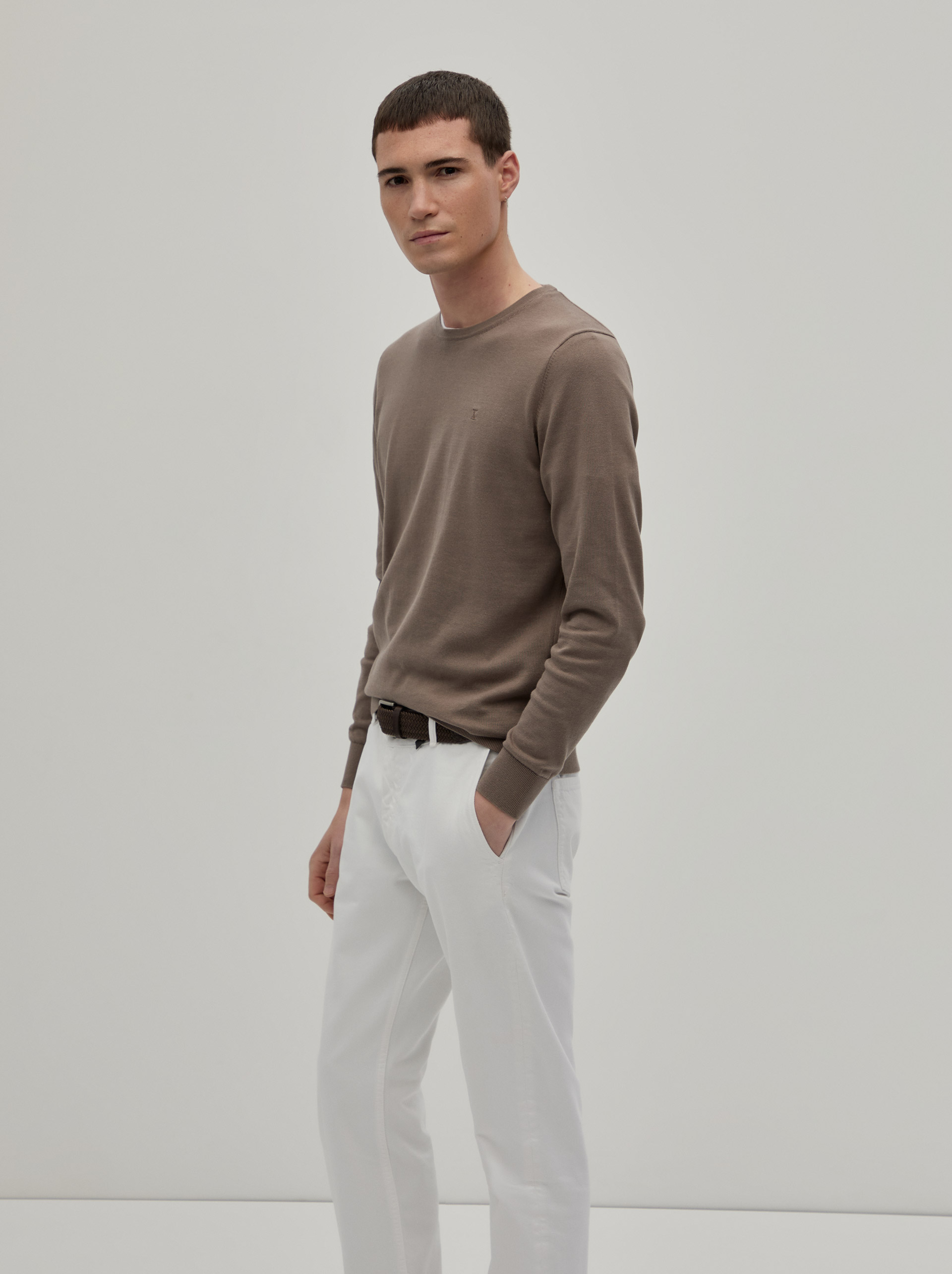 Round neck pullover