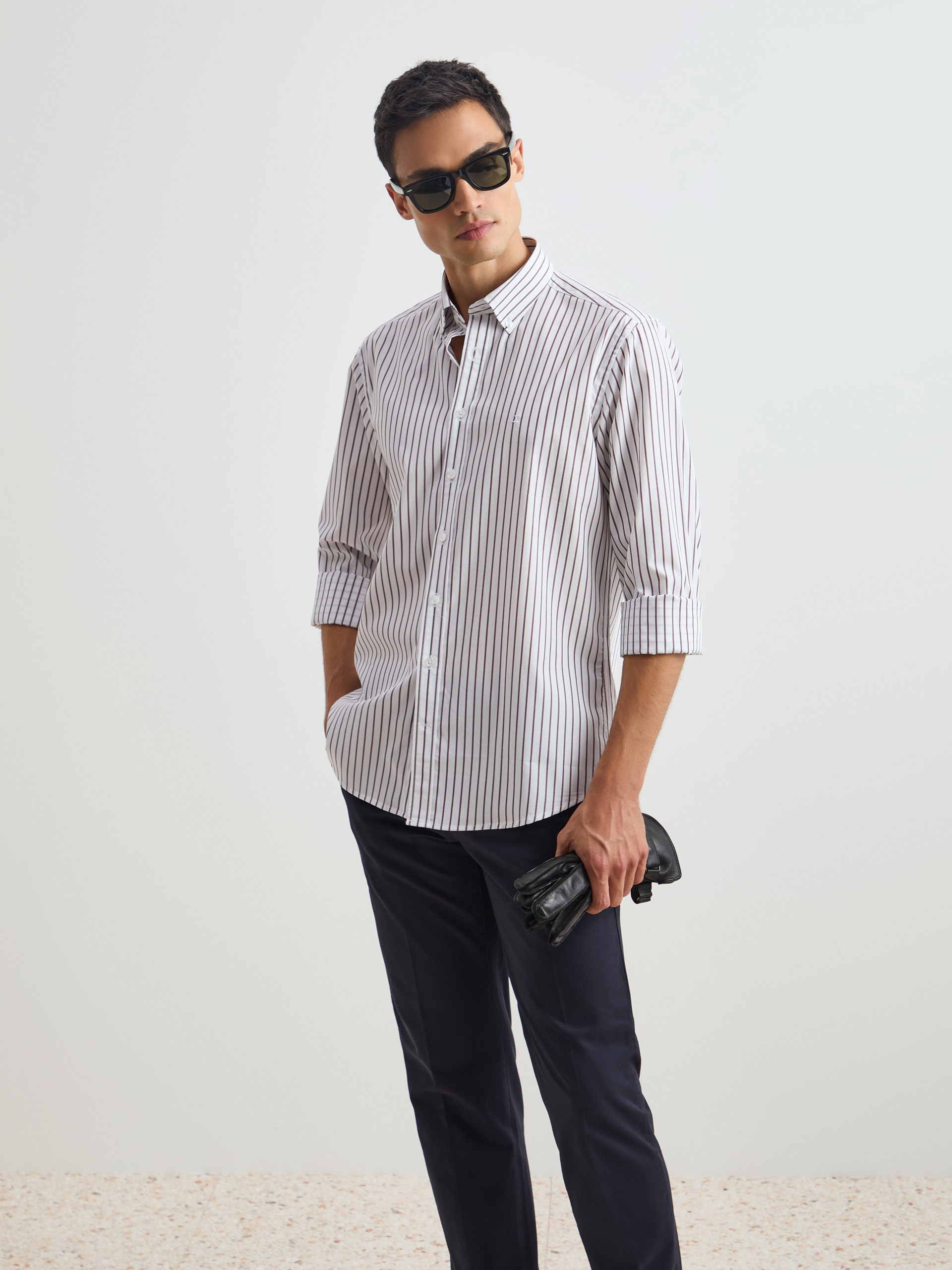 Camisa regular fit às riscas