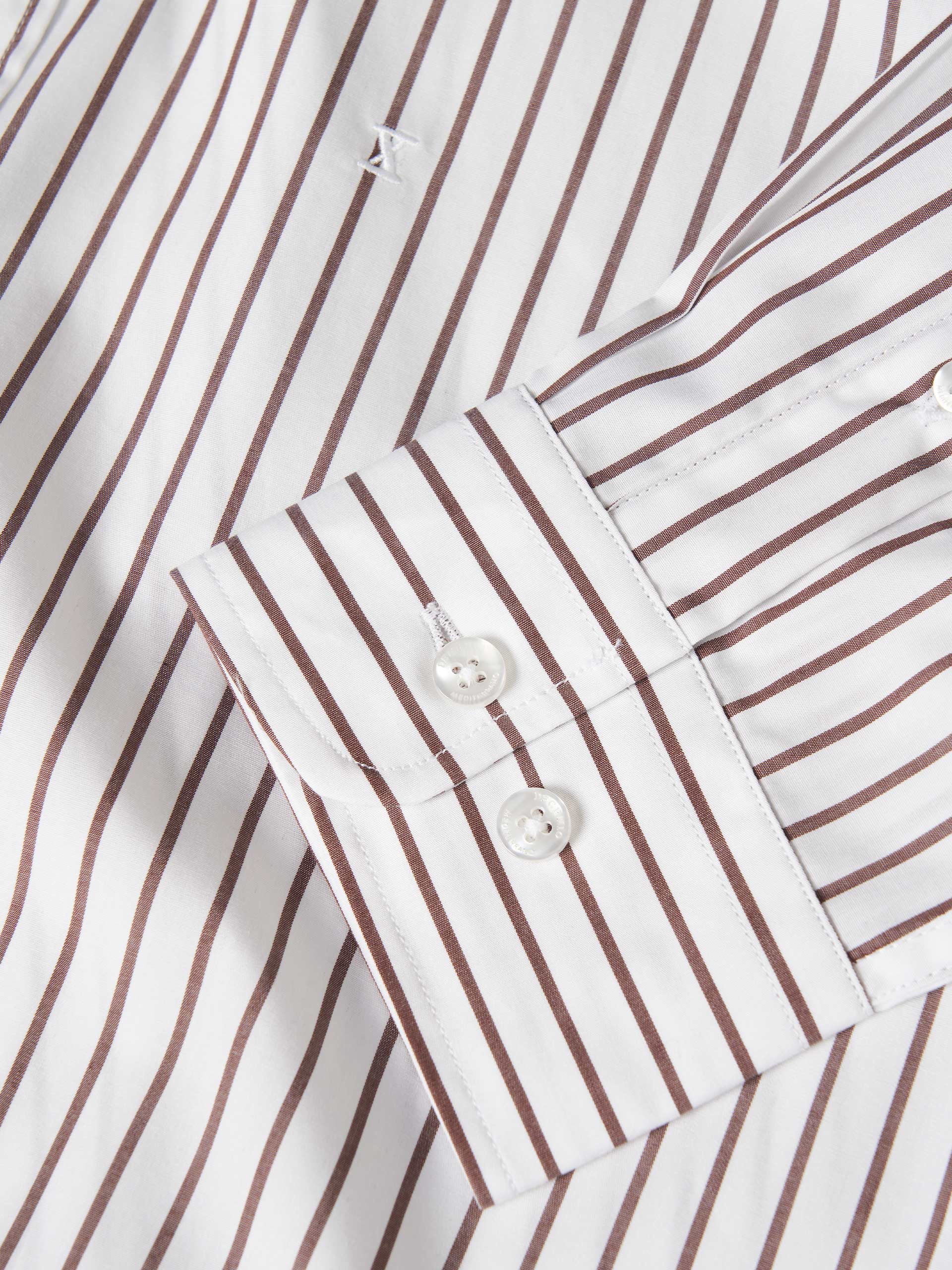 Camisa regular fit às riscas