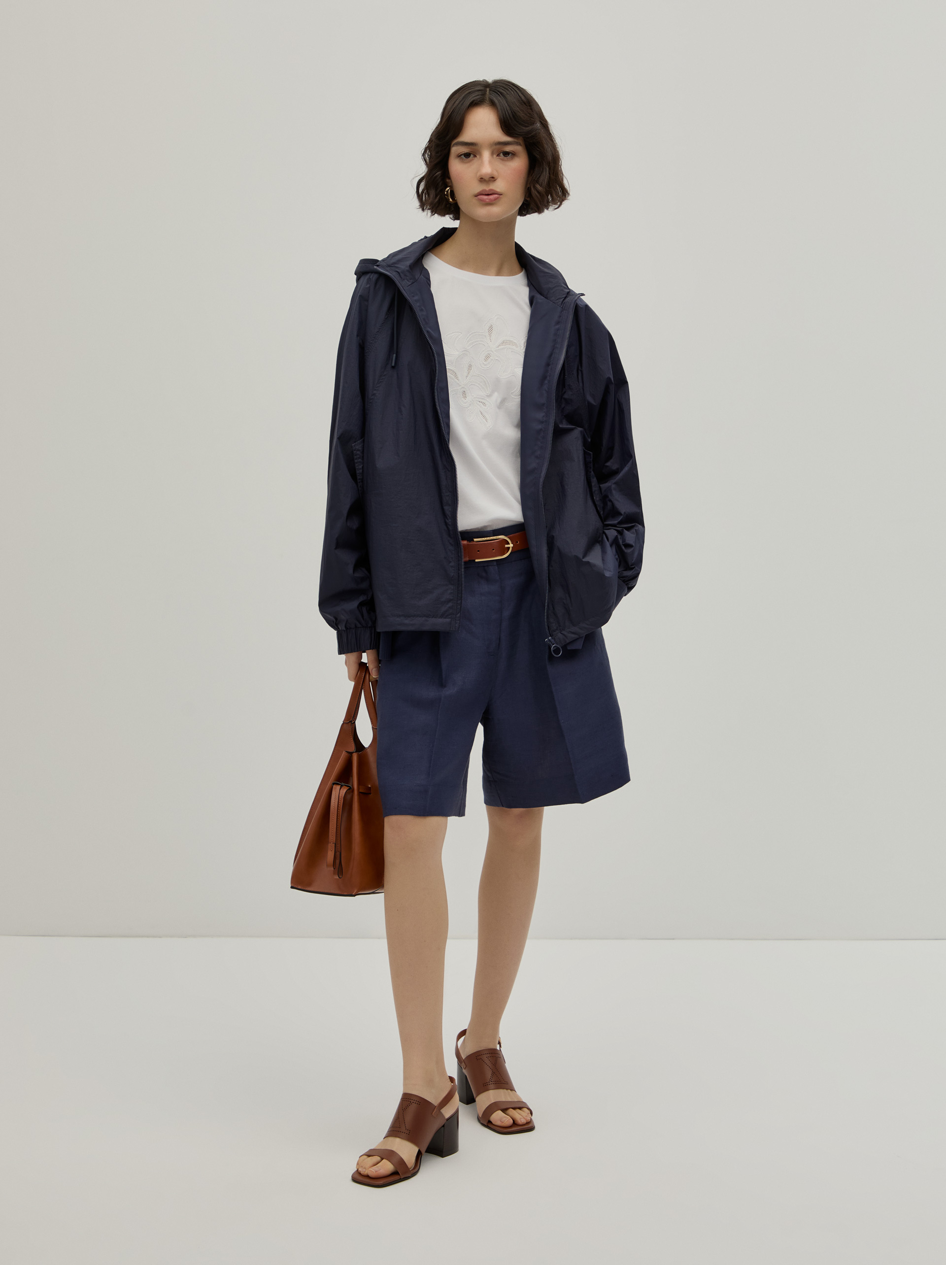 Short parka with hood