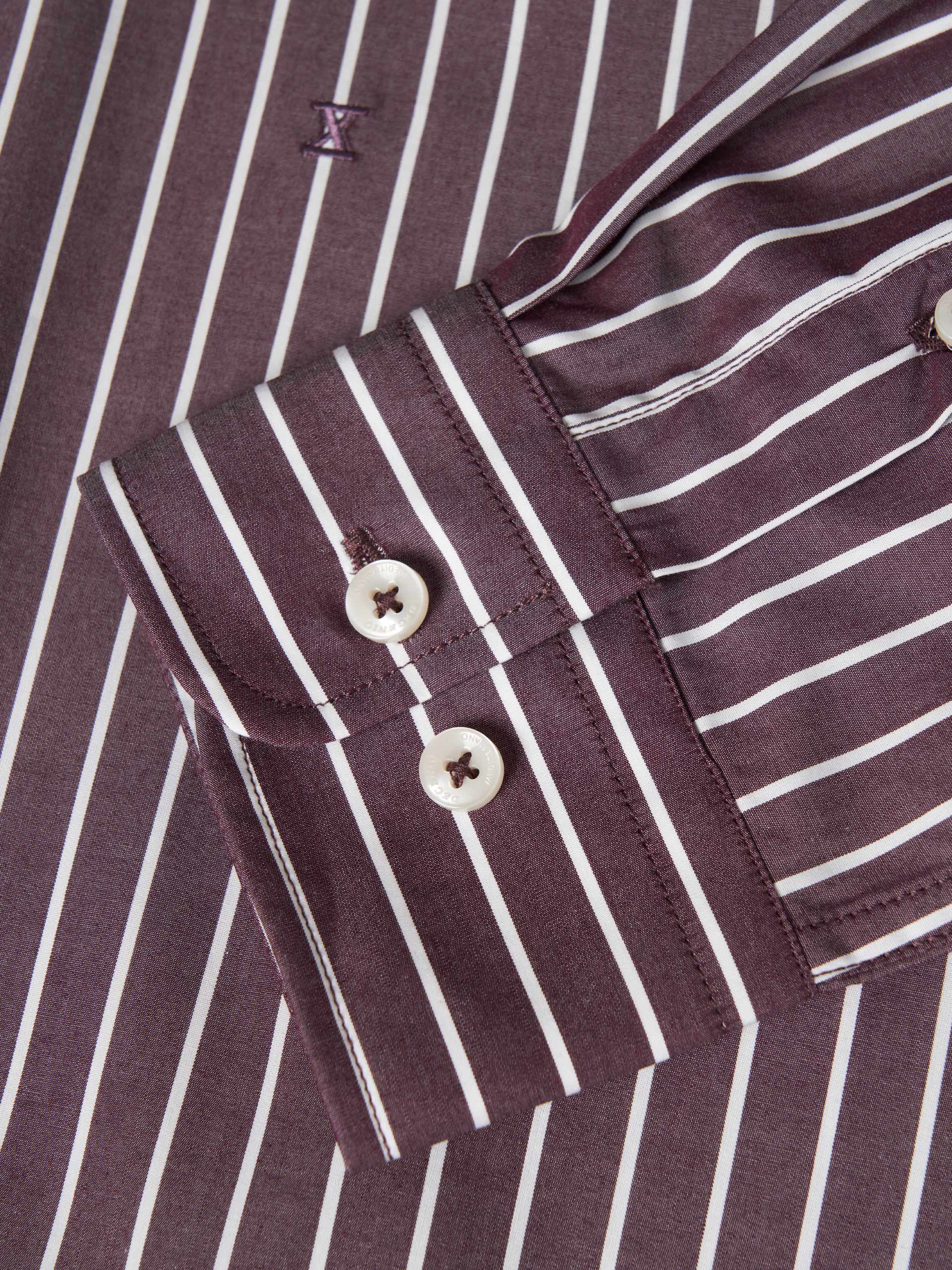Camisa regular fit às riscas