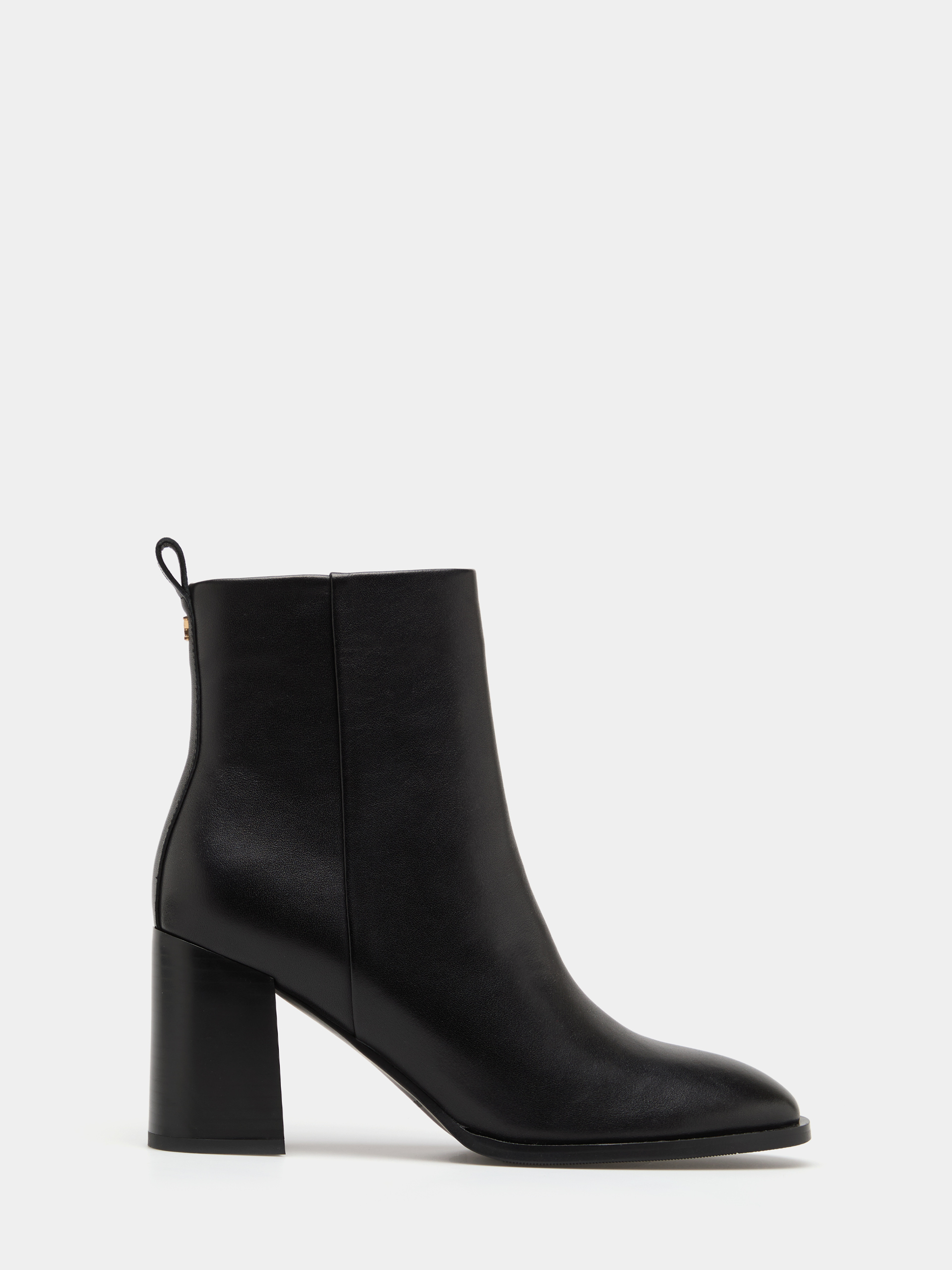 Leather ankle boot with heel