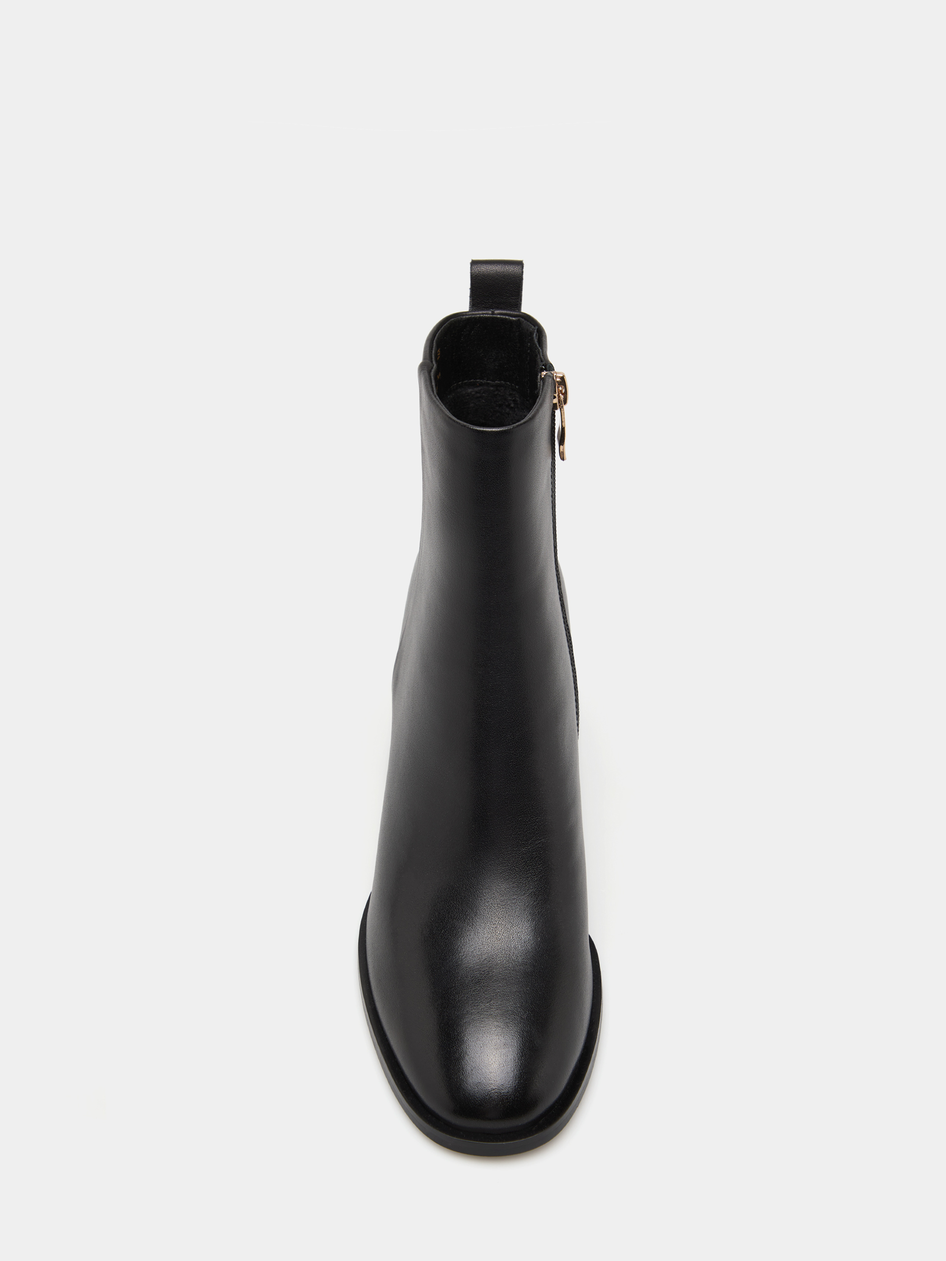 Leather ankle boot with heel