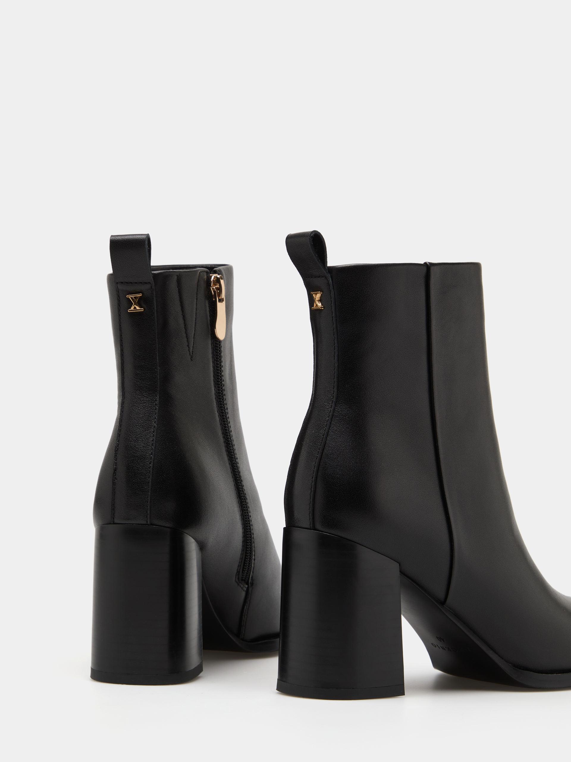 Leather ankle boot with heel
