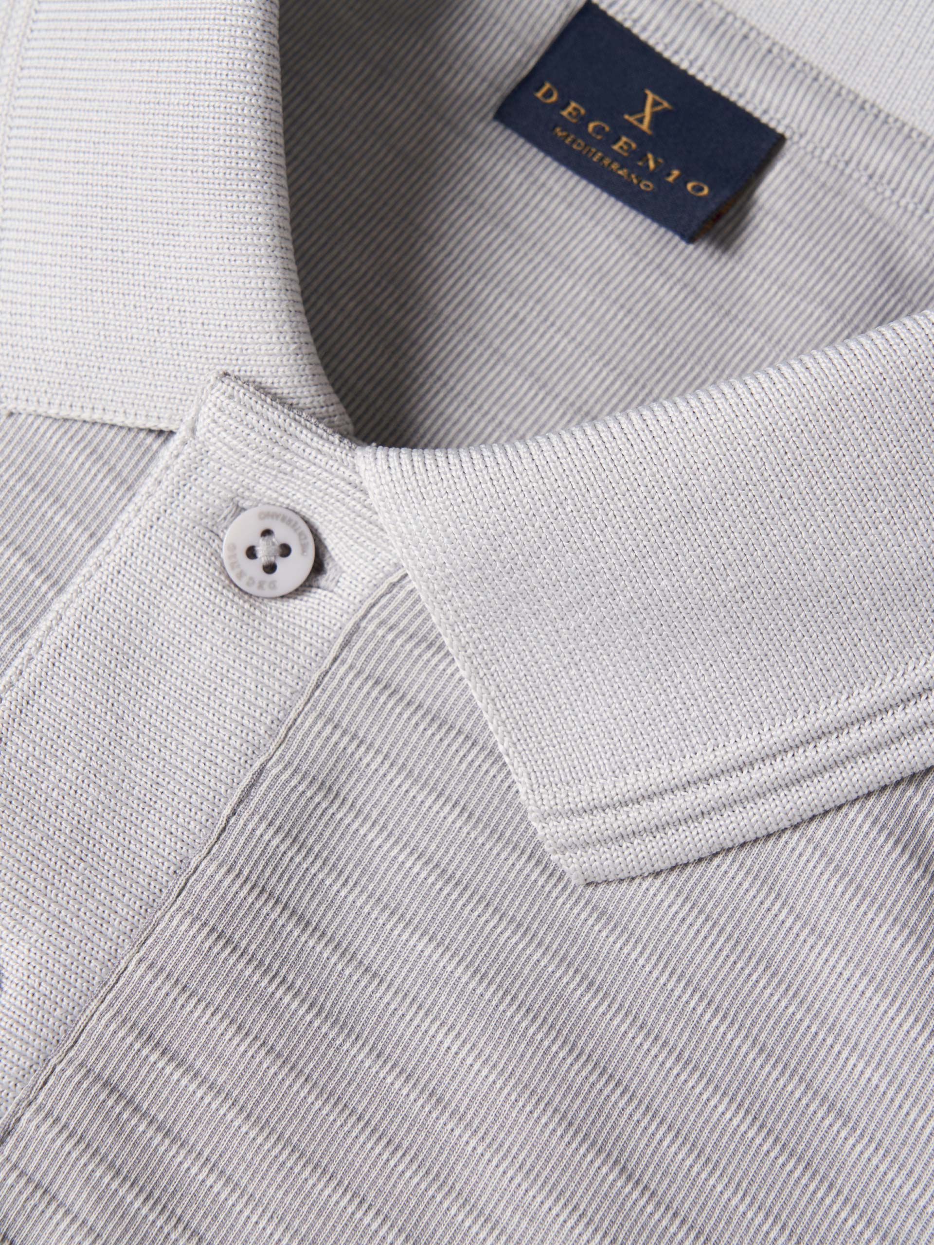 Short-sleeved polo shirt