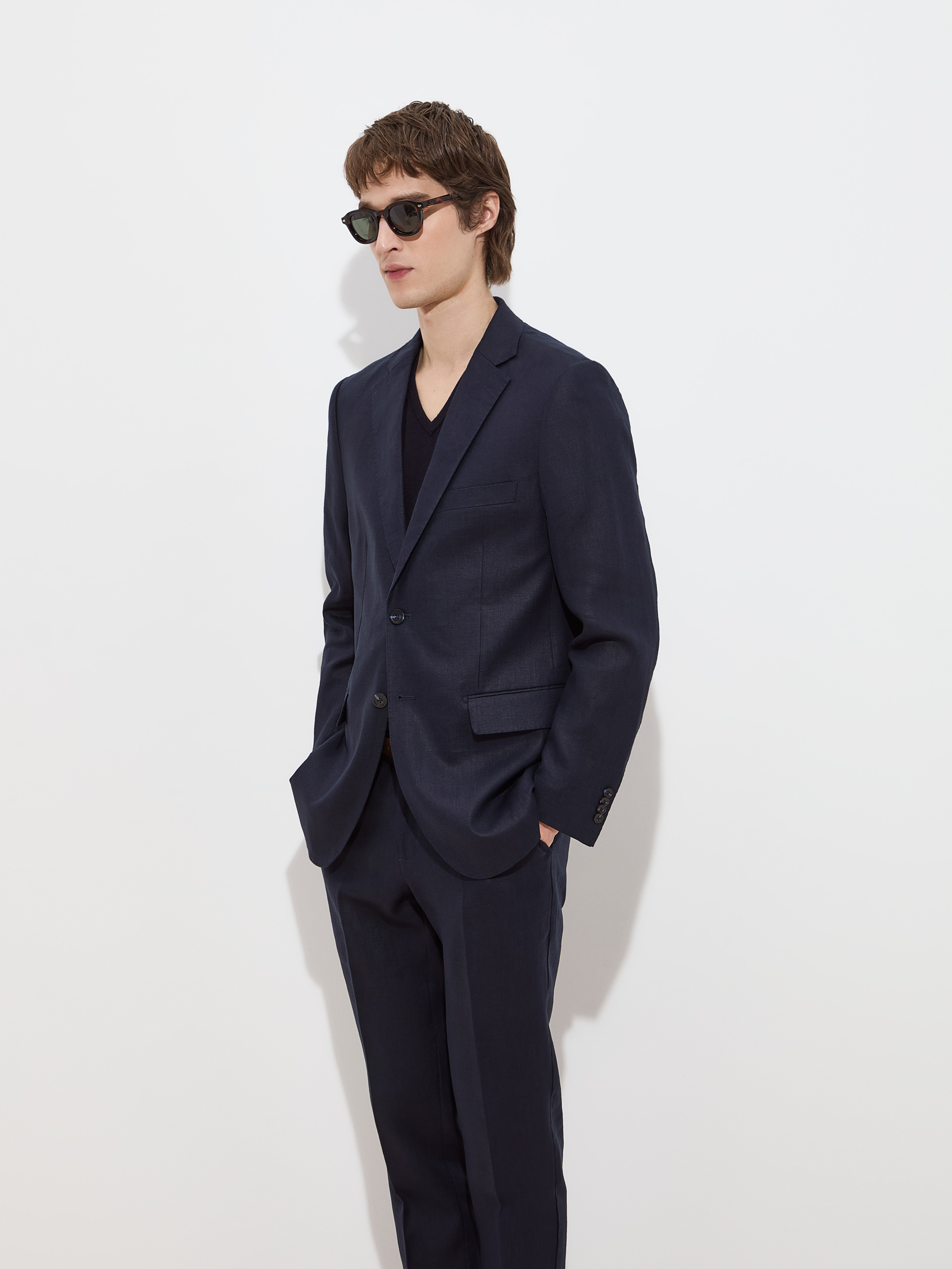 Classic blazer in regular fit linen