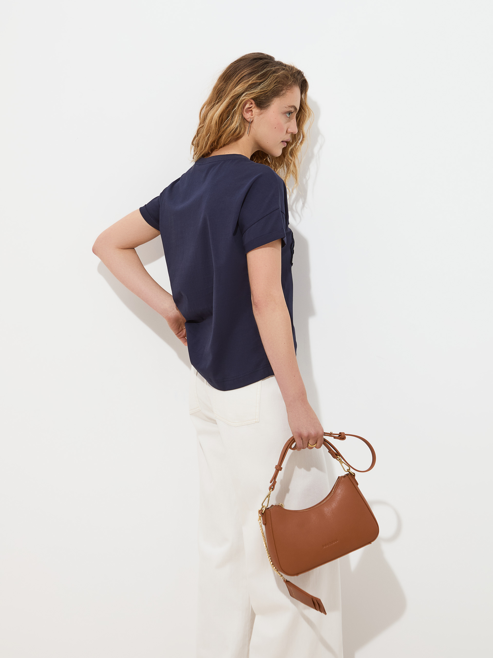 Camiseta con bordado