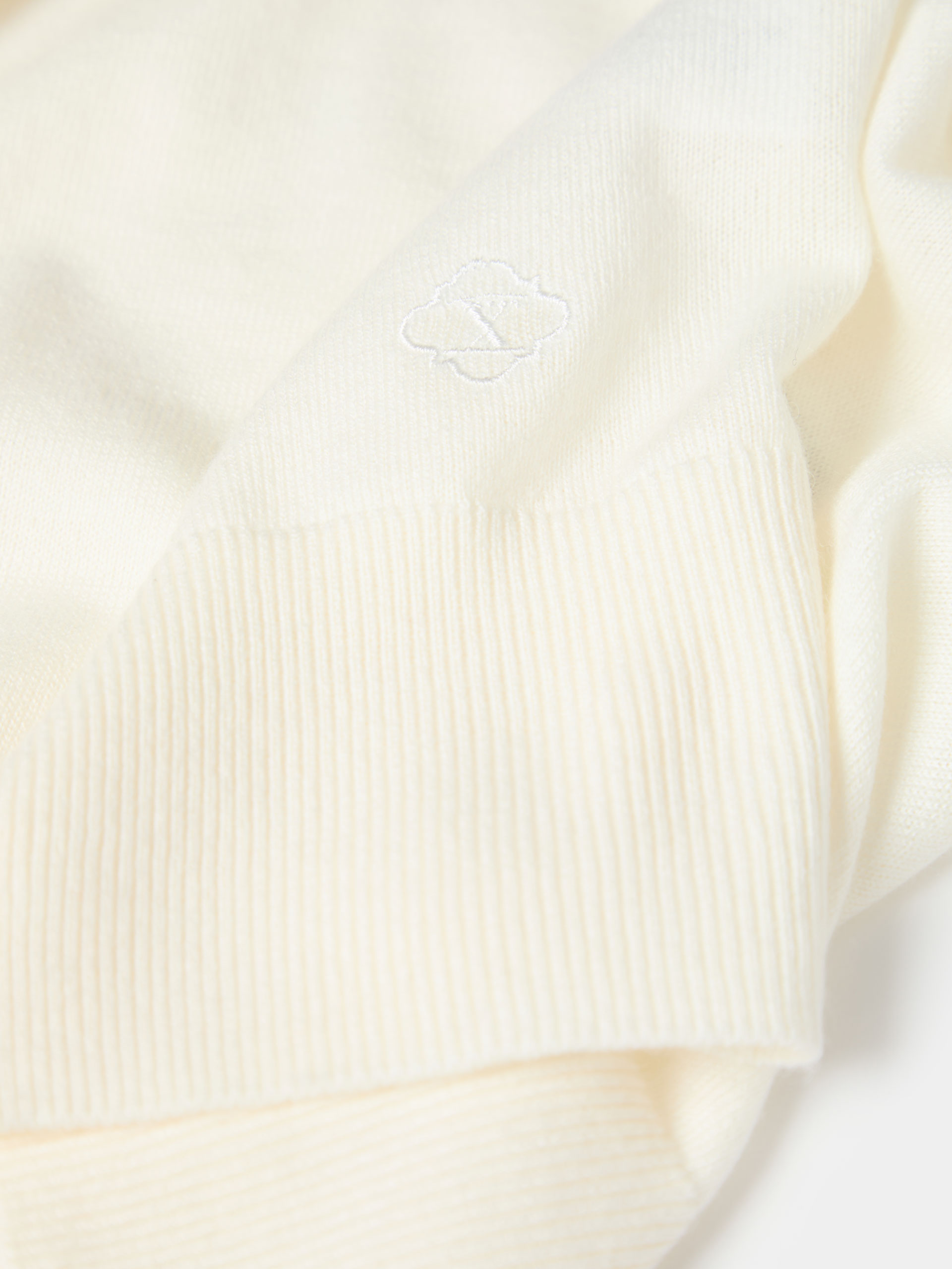 Round neck sweater