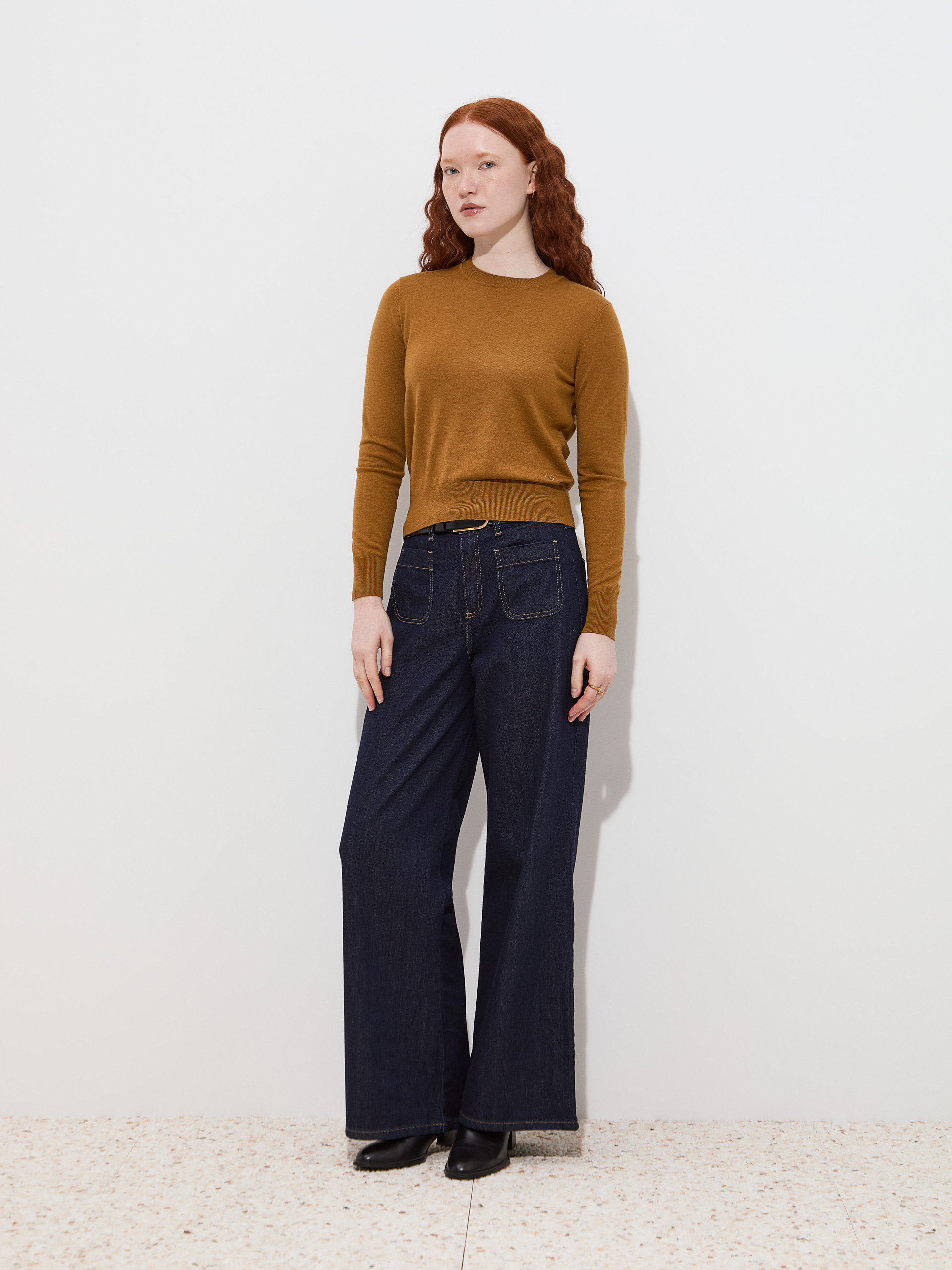 Round neck sweater