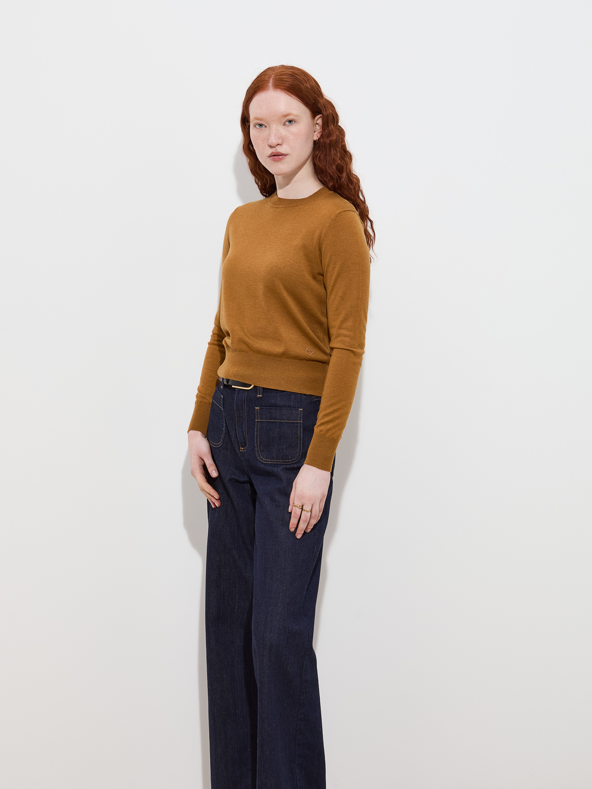 Round neck sweater