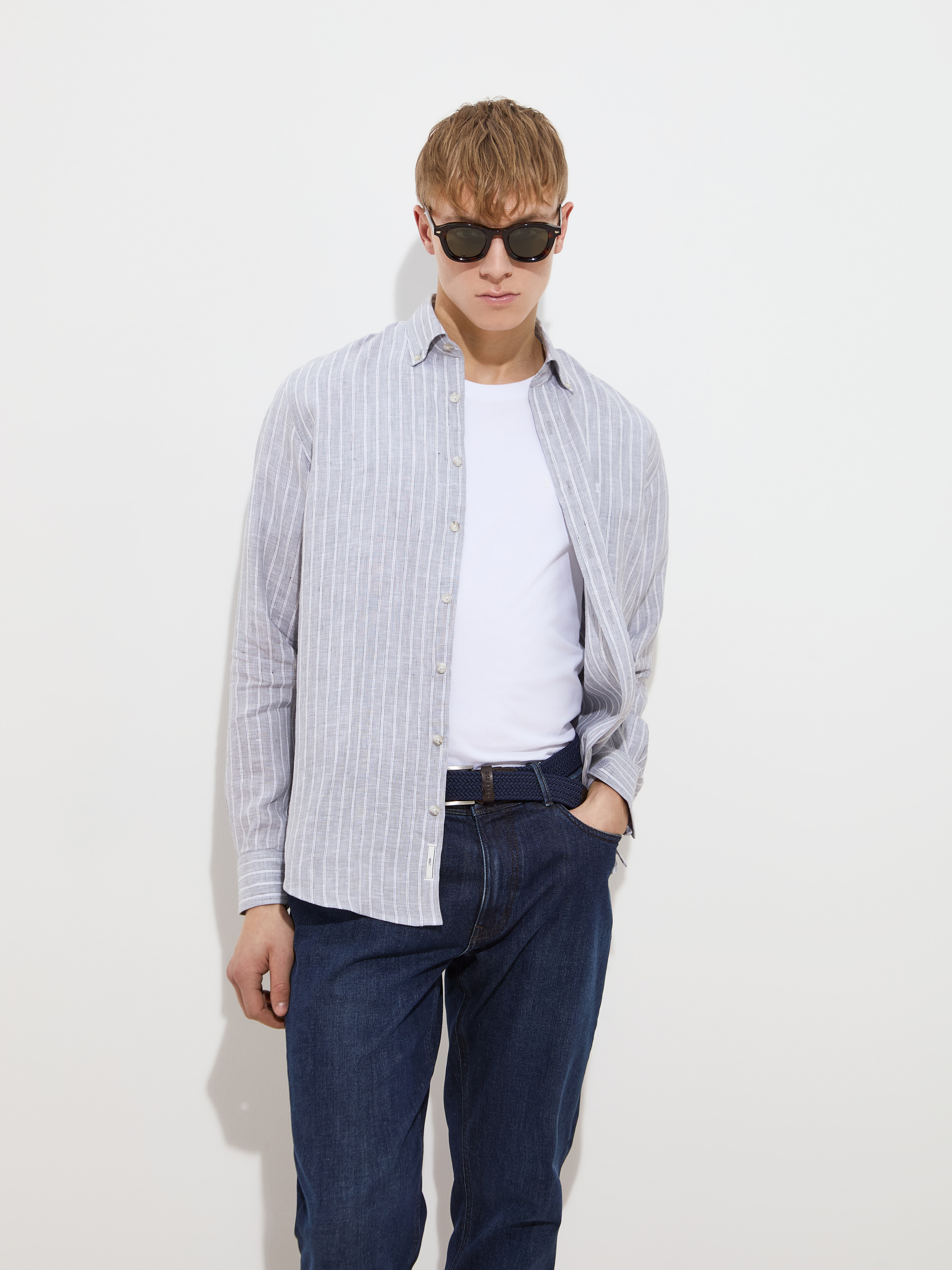 Regular fit linen shirt with stripes