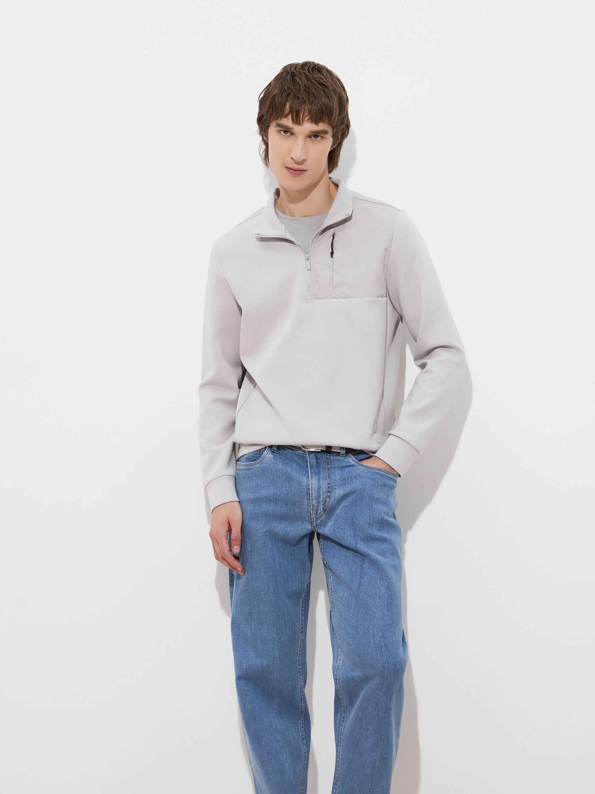 Shirt with zipper