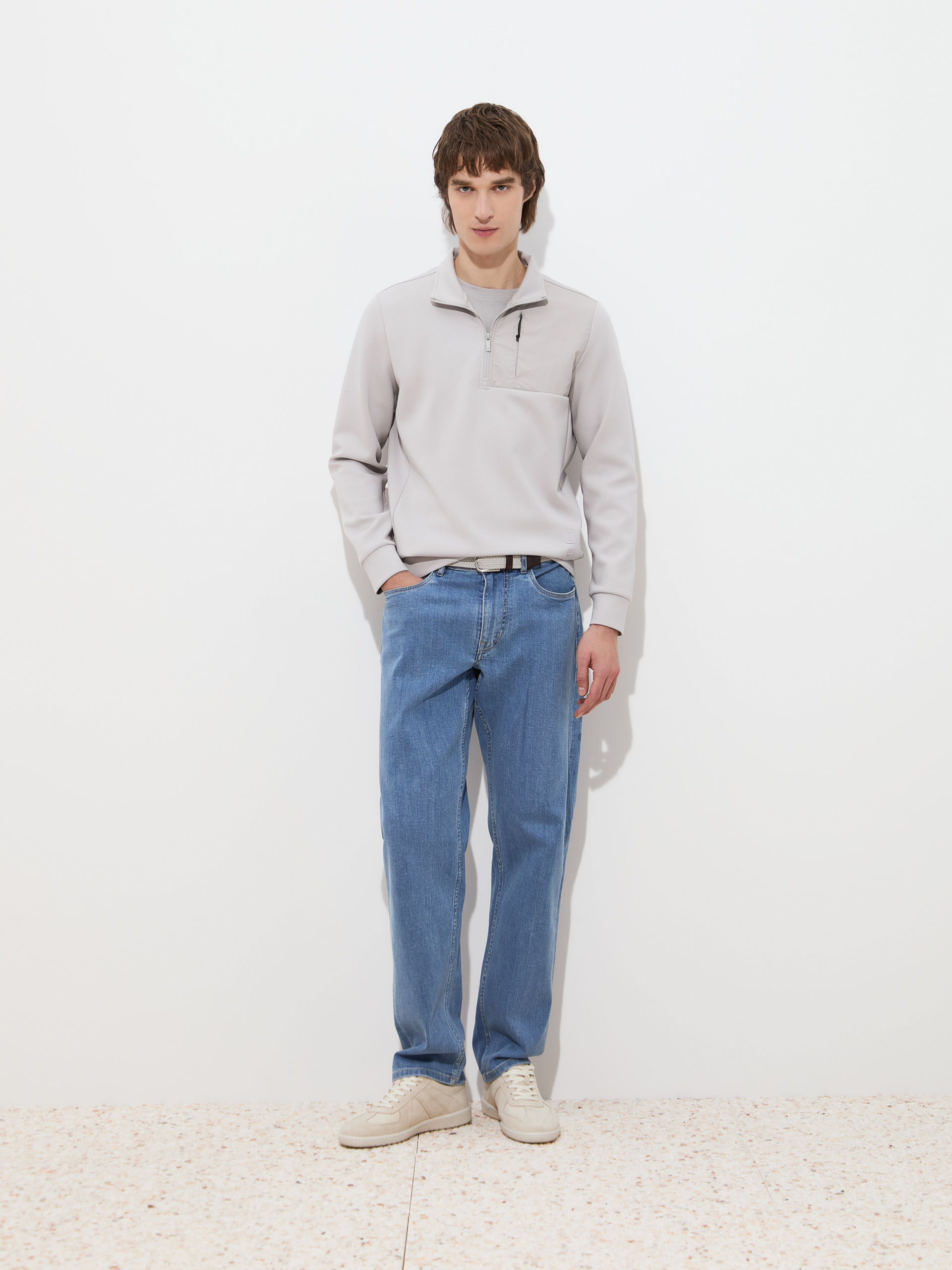 Shirt with zipper