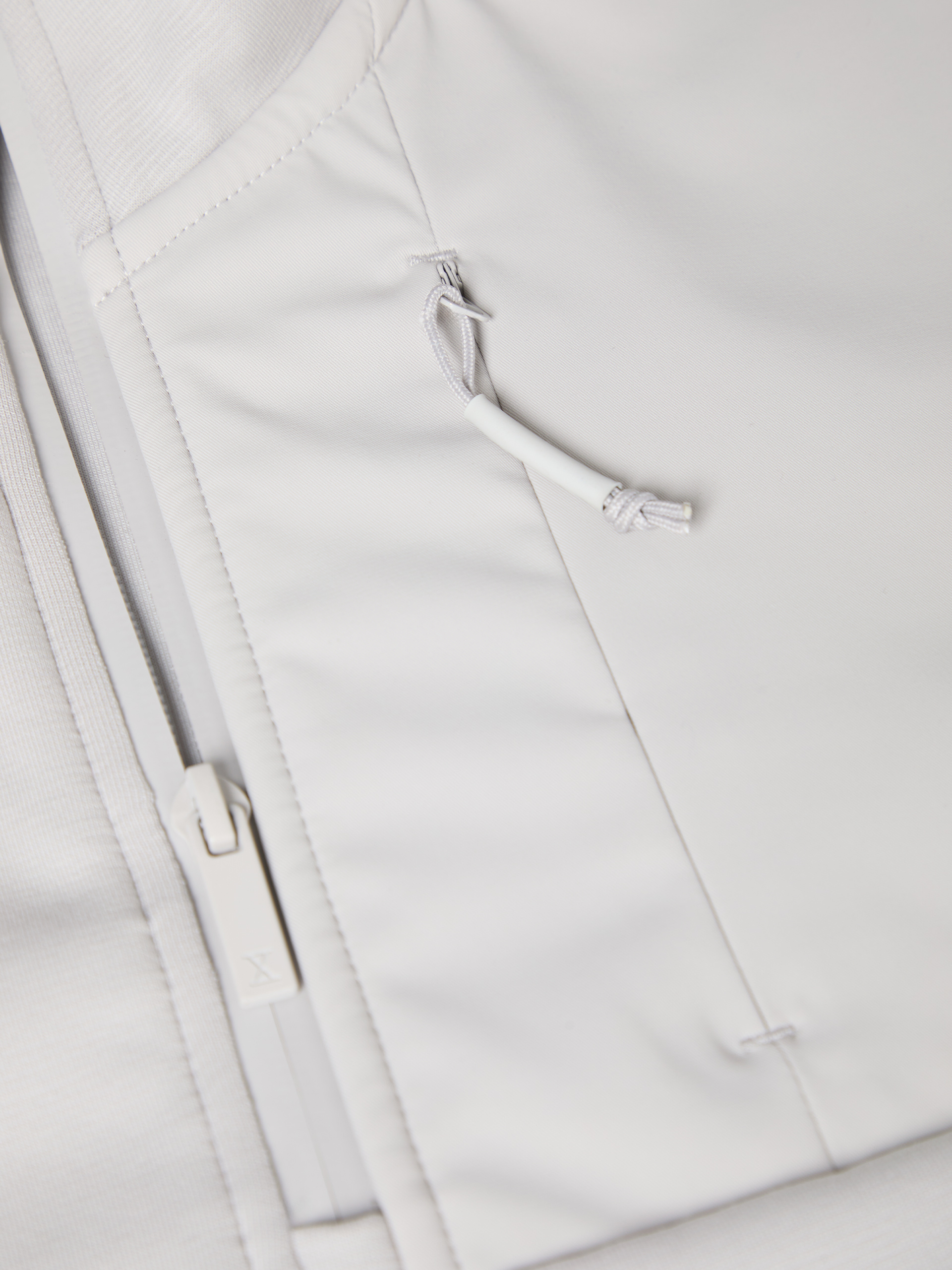 Shirt with zipper