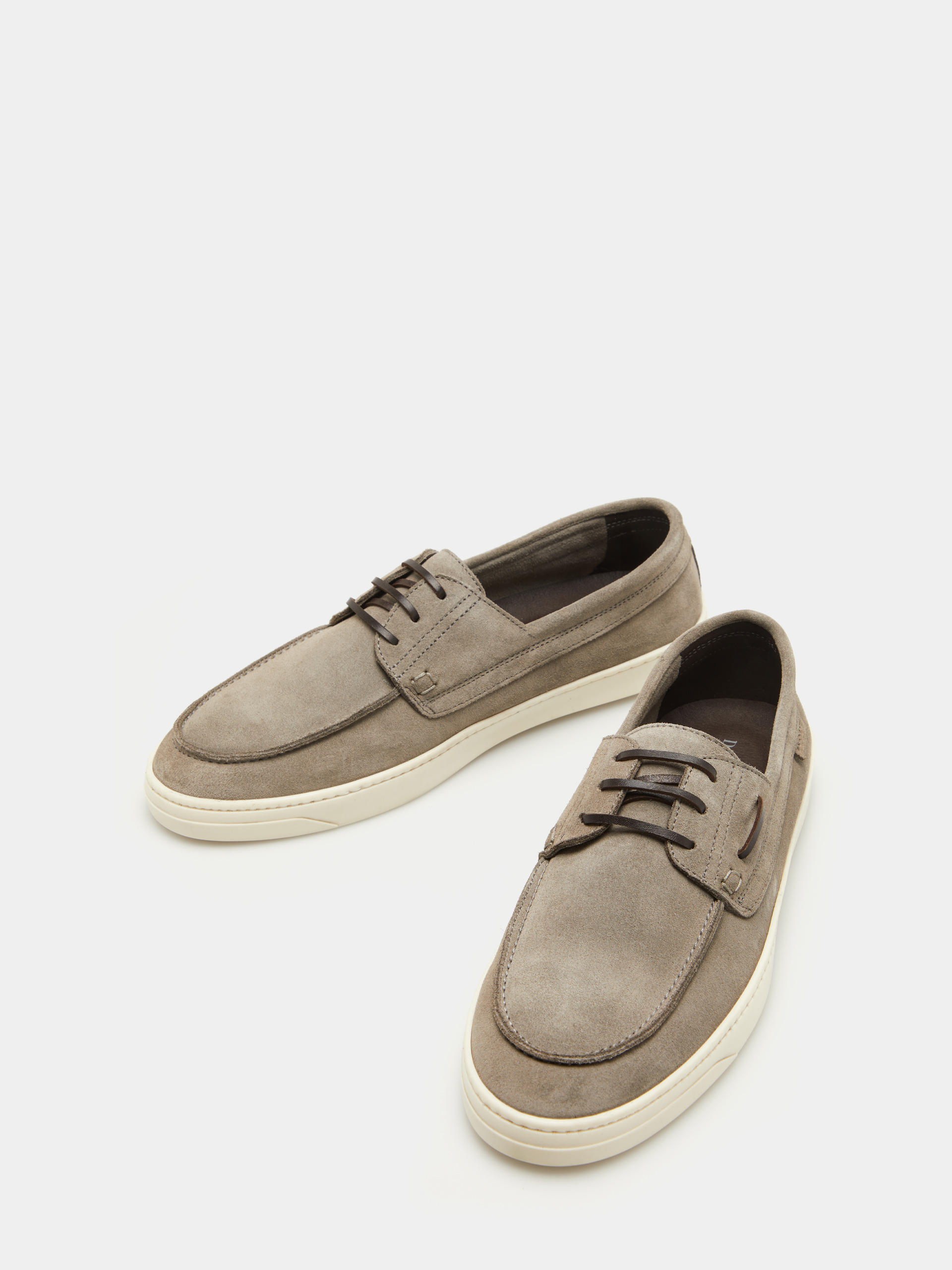 Zapato náutico de ante con suela blanca