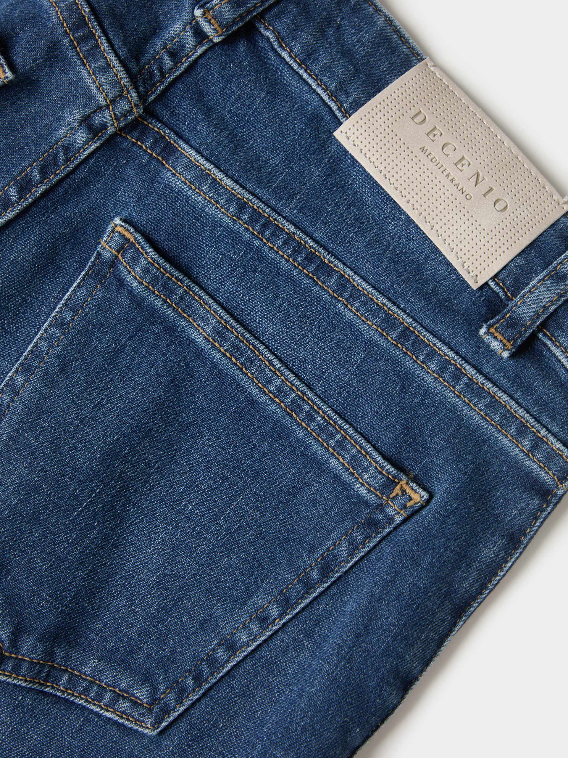 Straight-leg jeans