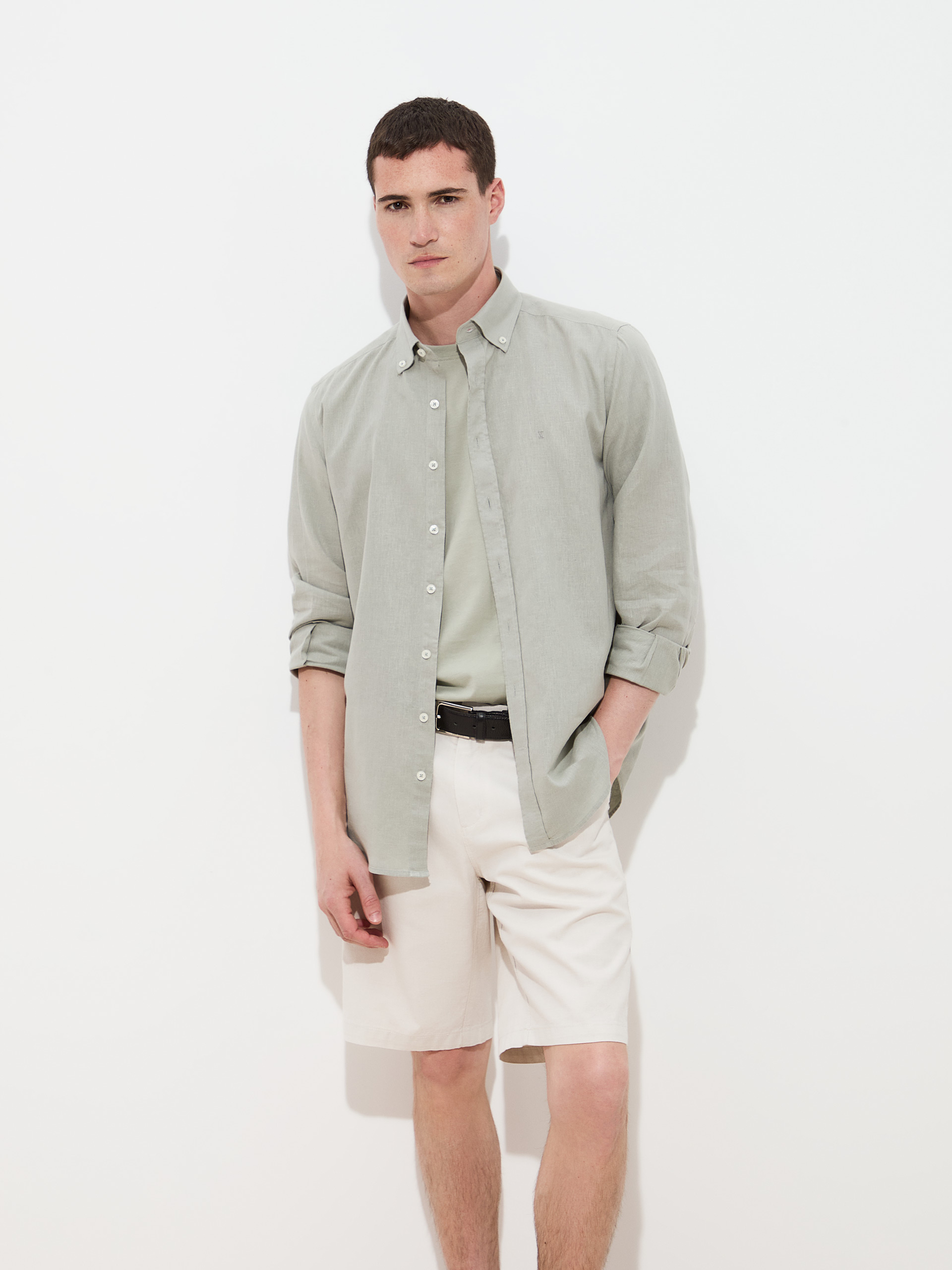 Camisa de corte regular en lino y algodón