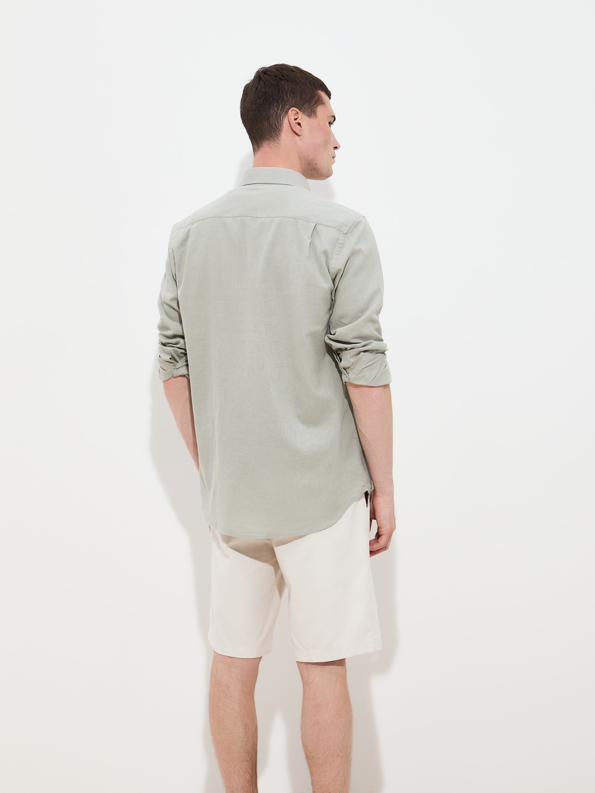 Camisa de corte regular en lino y algodón