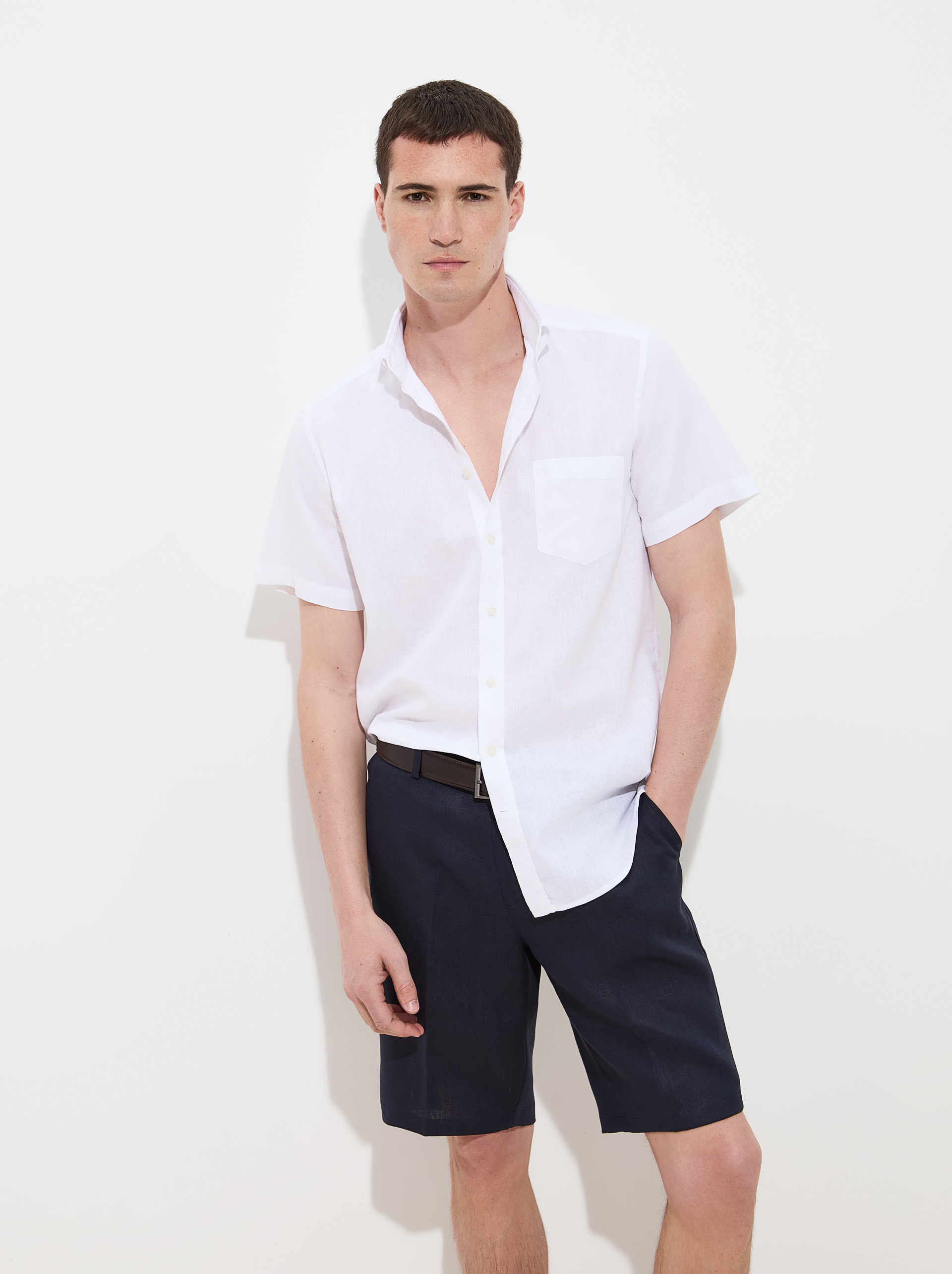 Short-sleeved shirt in linen and cotton