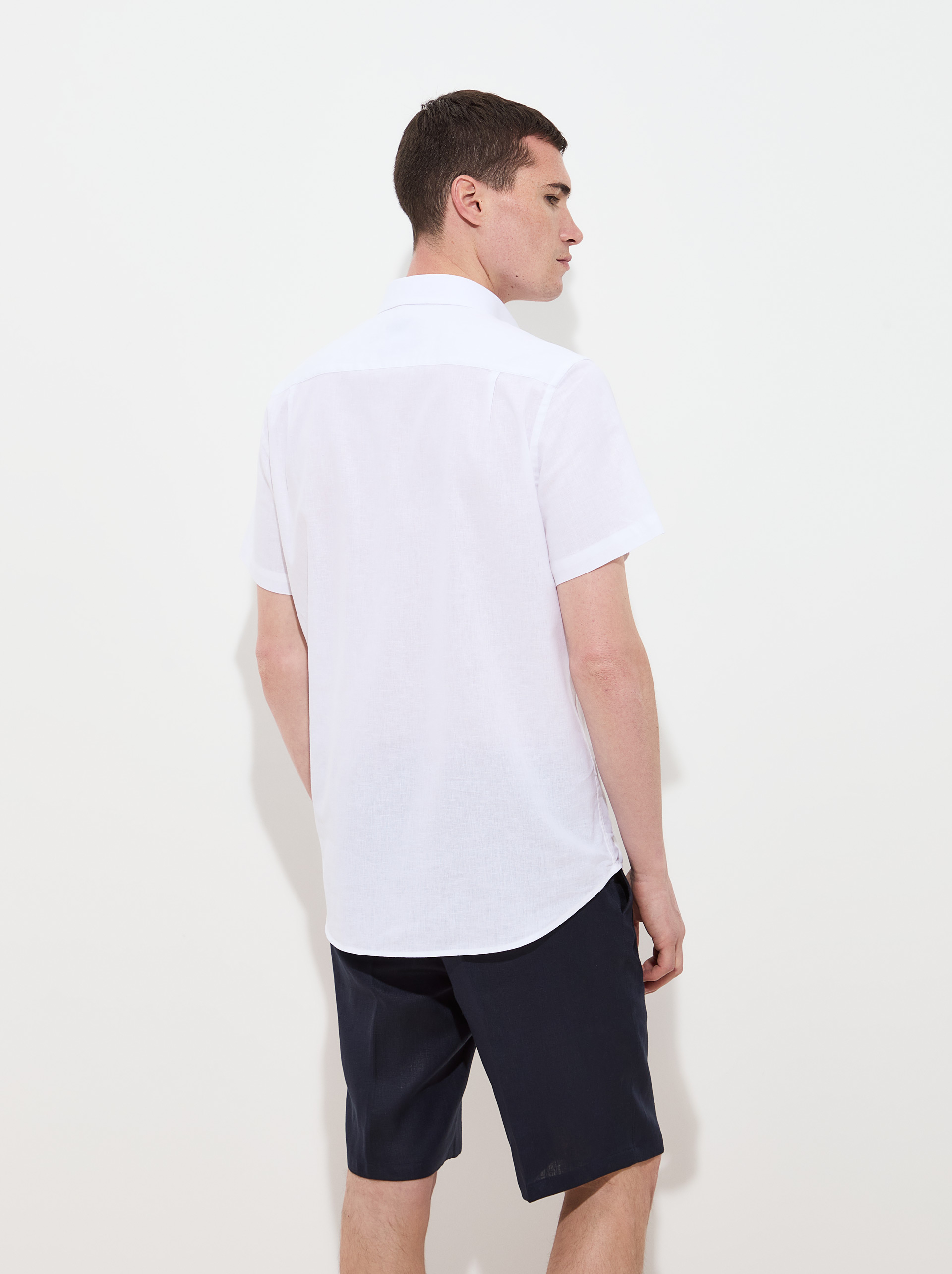 Short-sleeved shirt in linen and cotton